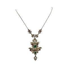 Collier pendentif ancien en émeraude, rubis et perle, style néo-renaissance austro-hongrois