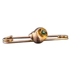 Broche coquillage Emeraude antique, or jaune 9k