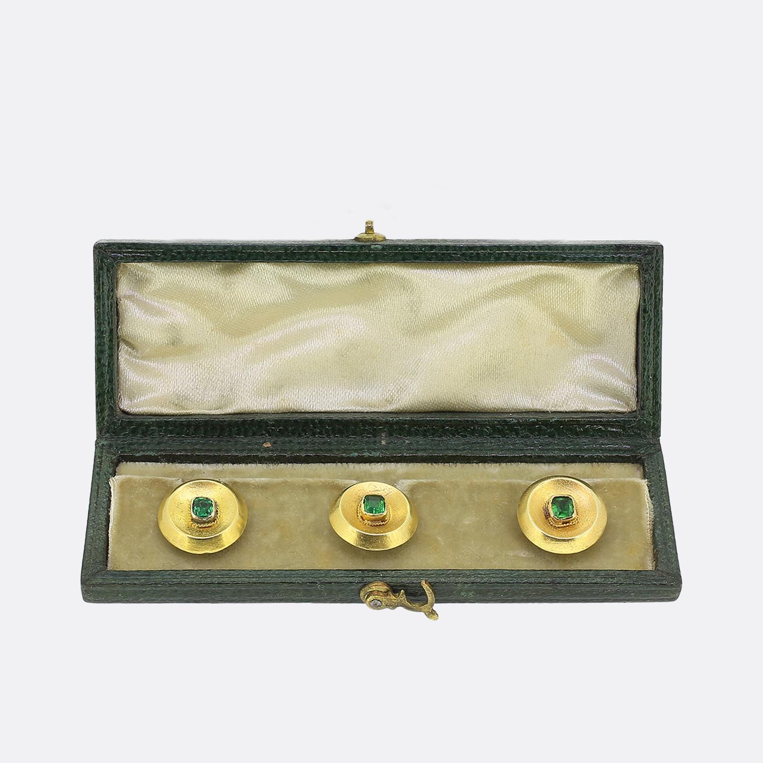Antikes Smaragdhemd-Ohrstecker-Set (Ovalschliff) im Angebot