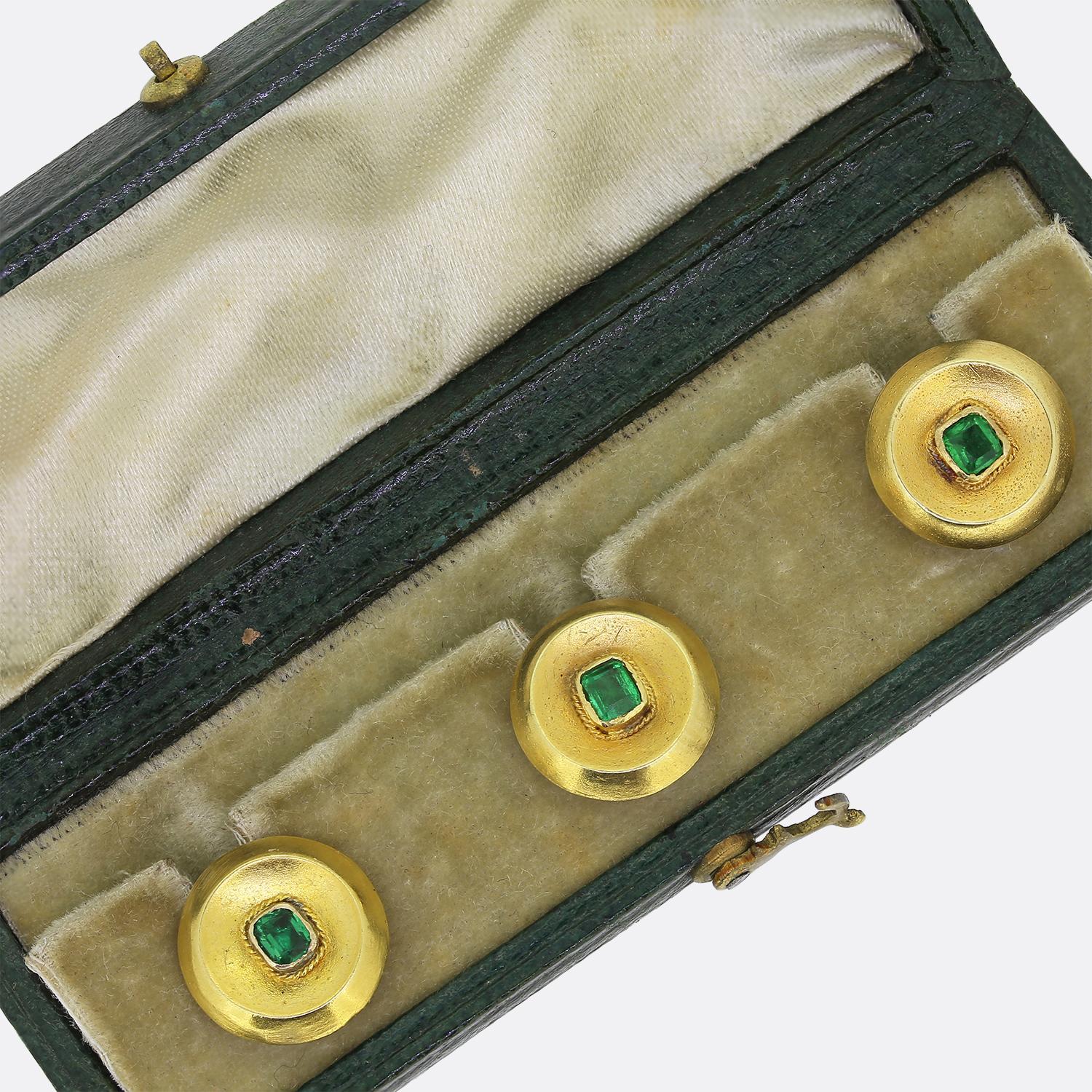 Antique Emerald Shirt Stud Set In Good Condition For Sale In London, GB