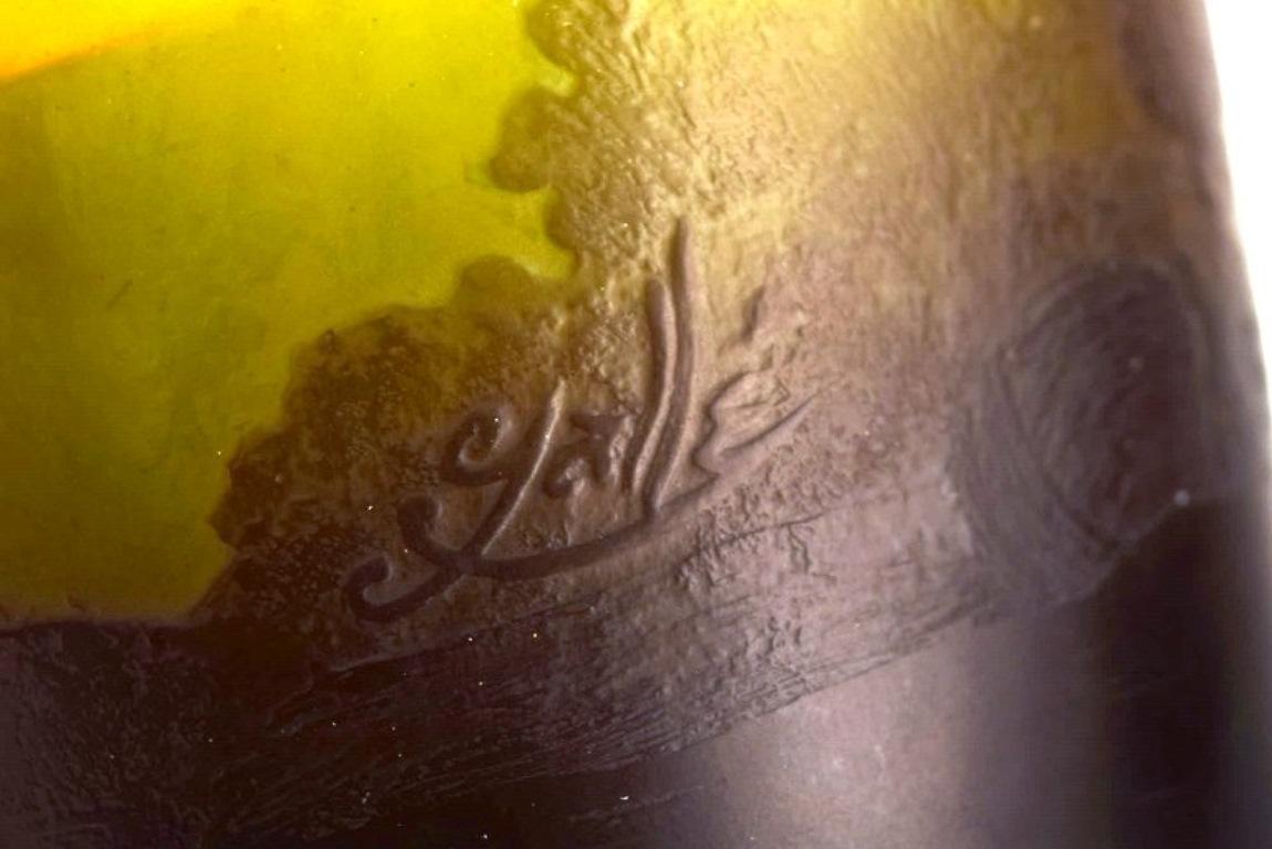 Antico vaso di Emile Gallé in vetro artistico giallo smerigliato e scuro, inizi del XX secolo. In condizioni ottime in vendita a København, Copenhagen