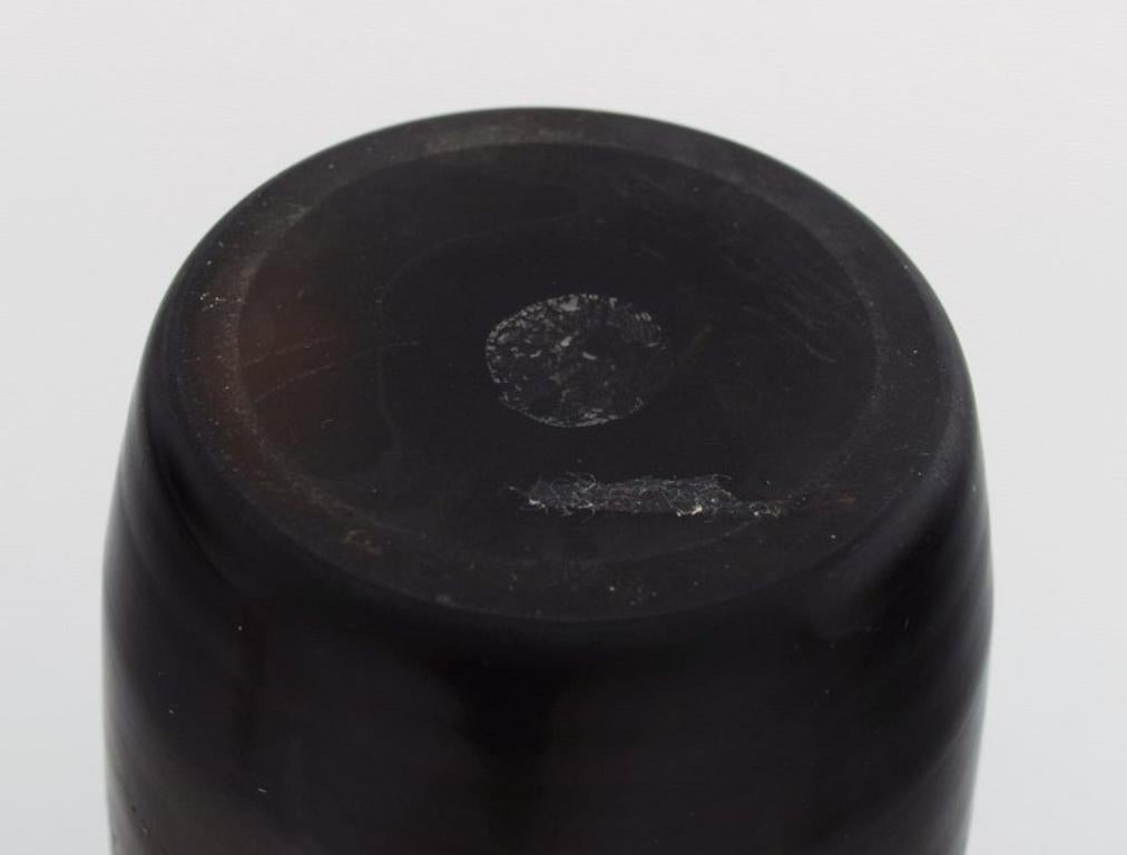 Vetro artistico Antico vaso di Emile Gallé in vetro artistico giallo smerigliato e scuro, inizi del XX secolo. in vendita