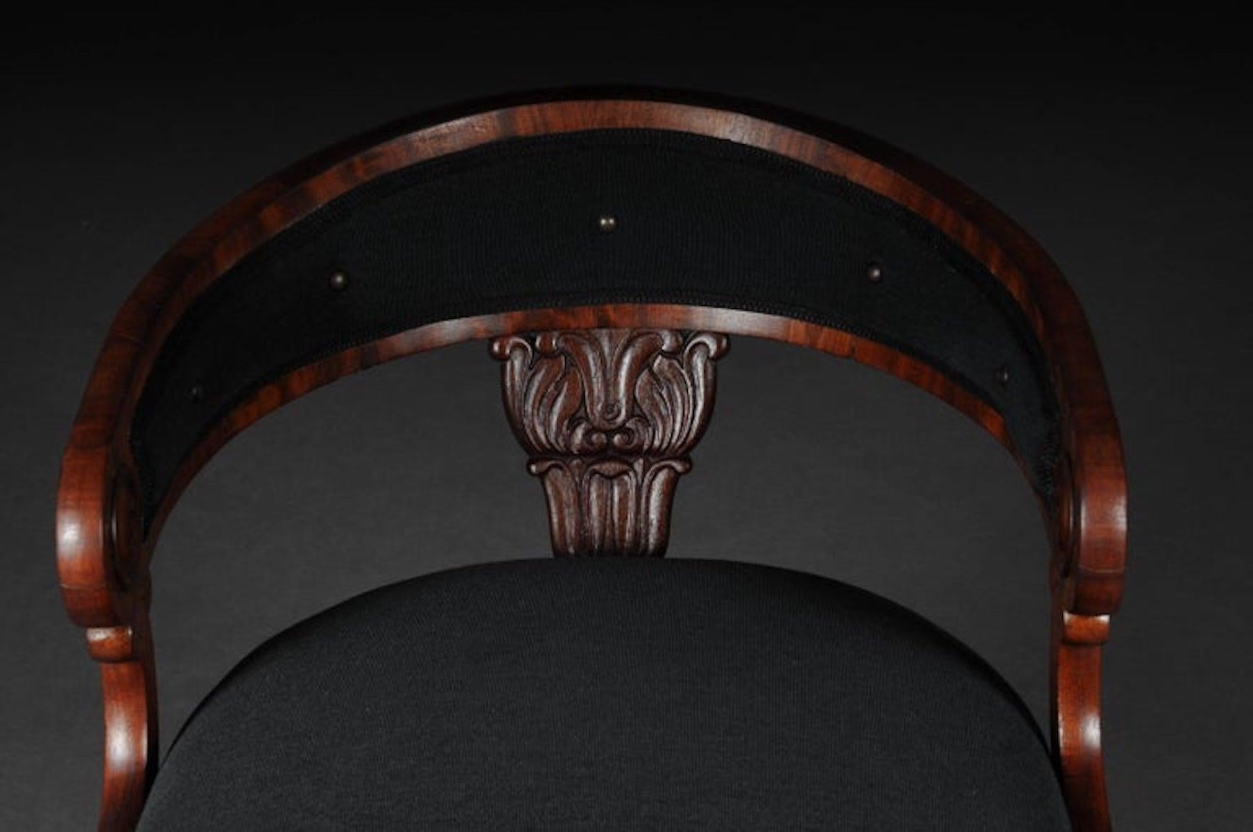 Antique Empire / Biedermeier Armchair, circa 1810, Mahogany In Good Condition For Sale In Berlin, DE