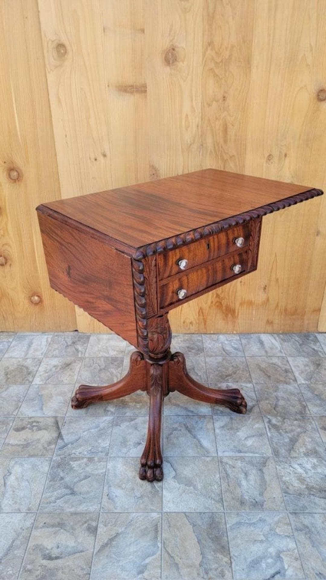 Métal Ancienne table de travail/côté à feuilles tombantes en acajou sculpté de l'Empire Antiques en vente