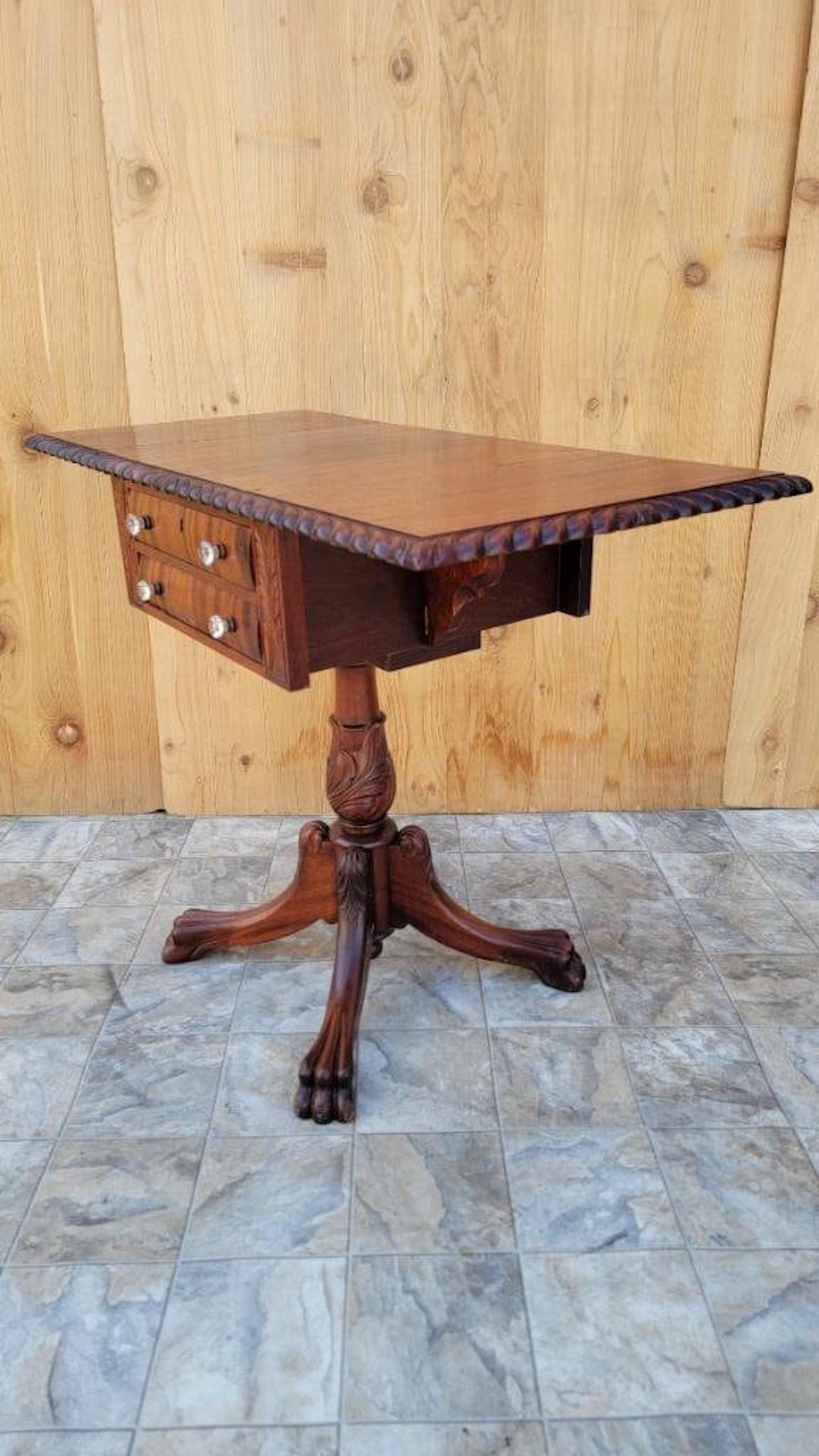 Ancienne table de travail/côté à feuilles tombantes en acajou sculpté de l'Empire Antiques en vente 1