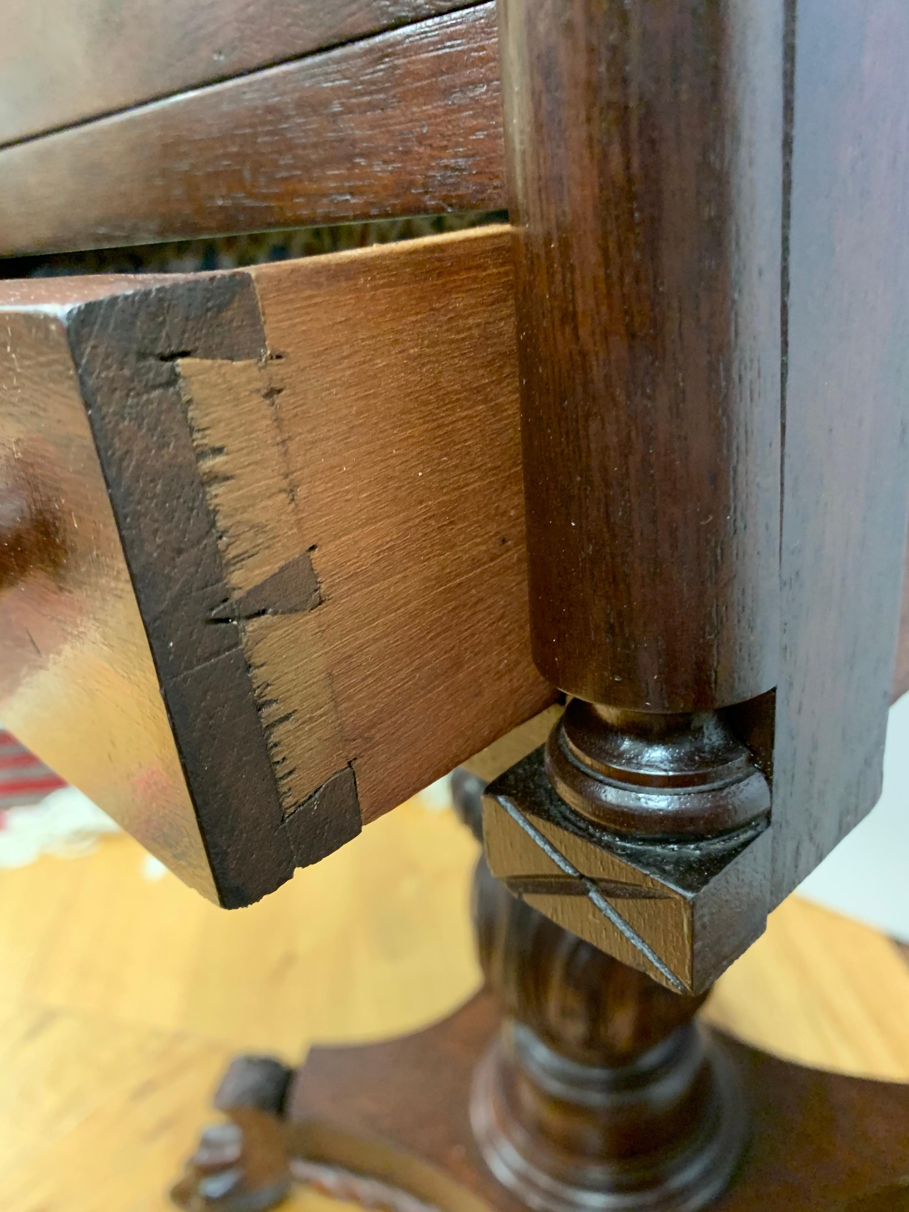 Antique Empire Carved Mahogany Drop-Leaf Pedestal End Table In Good Condition In West Hartford, CT
