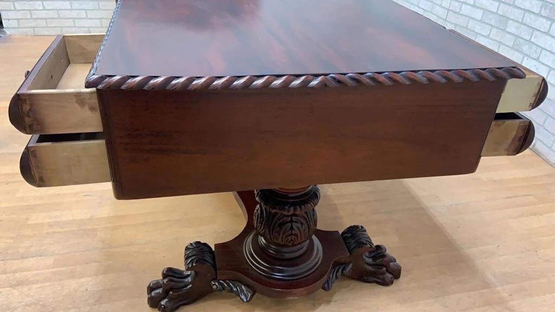 Inconnu Bureau d'associé Empire Antique en acajou sculpté en vente