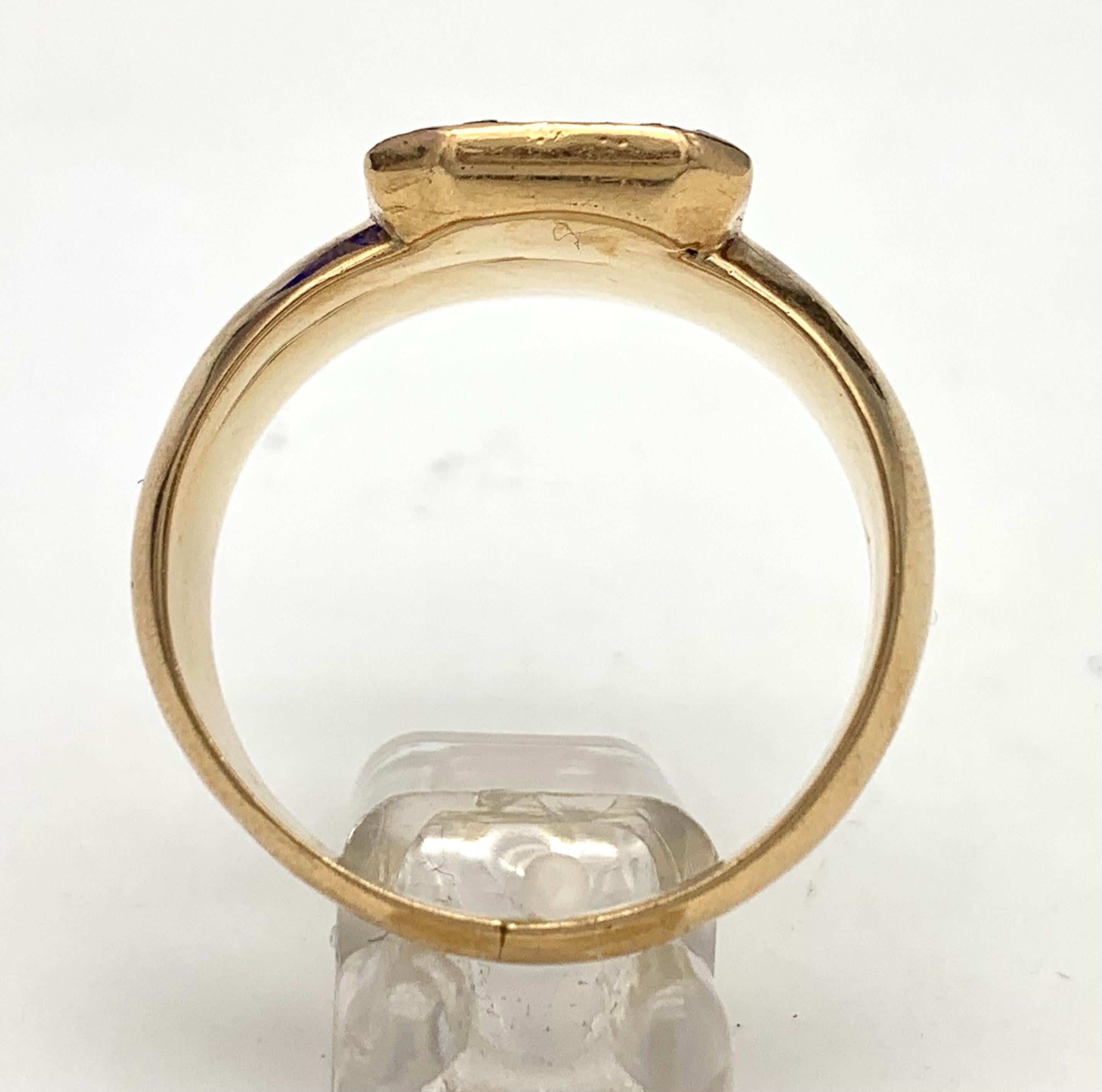 Antique Empire Cast Iron Intaglio 18 Karat Gold Ring  Gentlemen Signet Ring In Good Condition In Munich, Bavaria