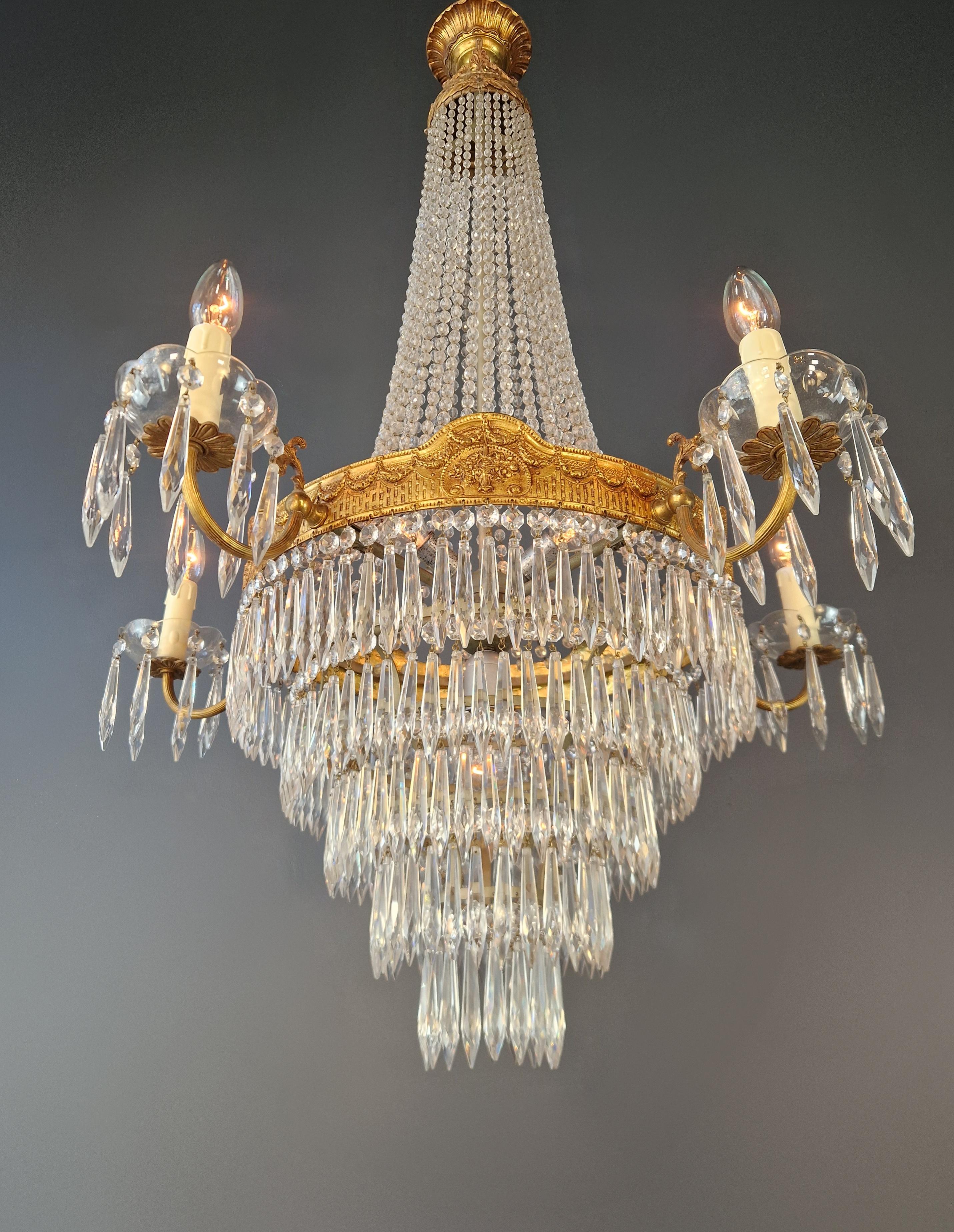 XX secolo Antico lampadario di cristallo Impero Perline di cristallo a più livelli Prismi di cristallo francese in vendita