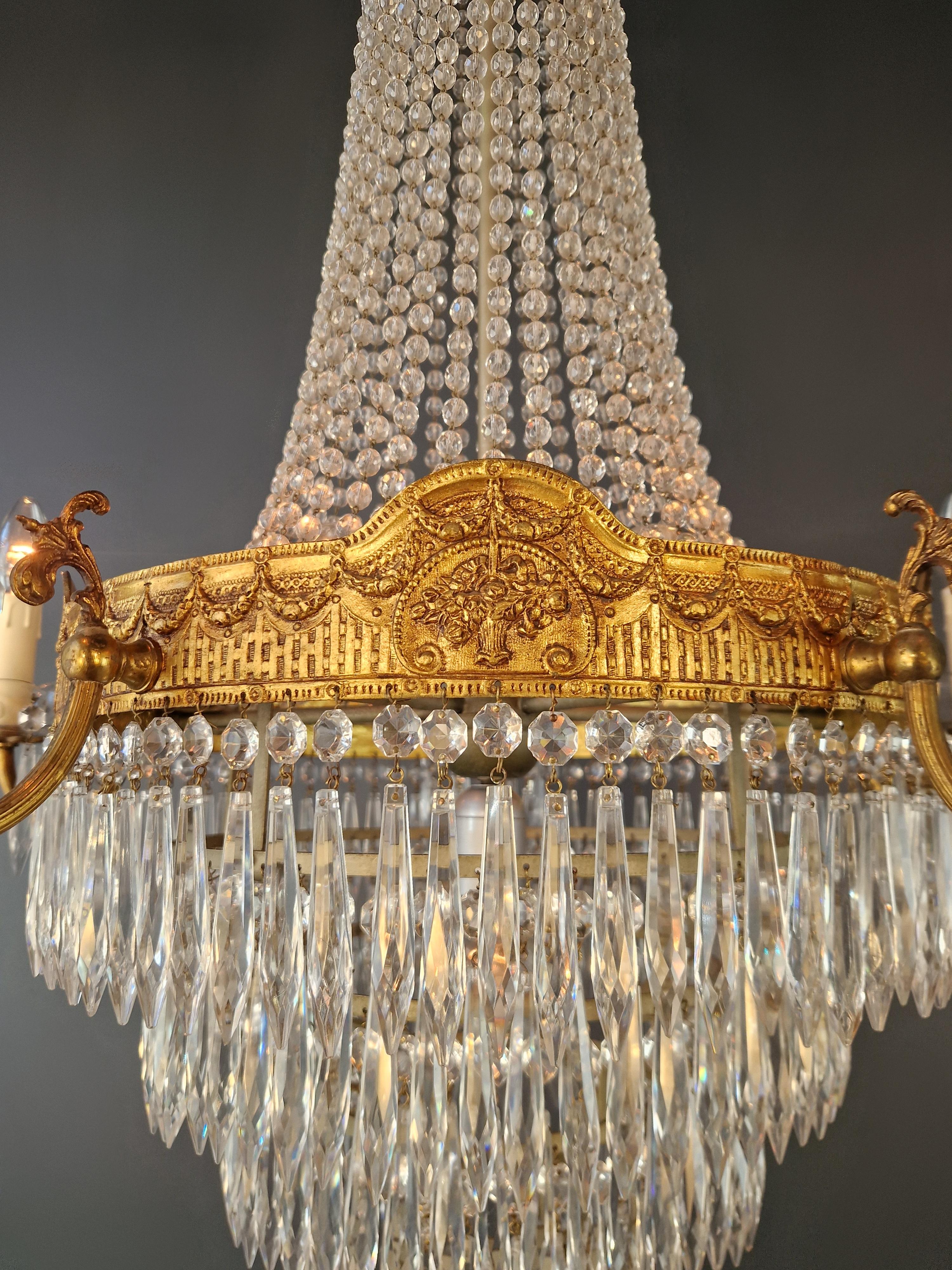 Ottone Antico lampadario di cristallo Impero Perline di cristallo a più livelli Prismi di cristallo francese in vendita