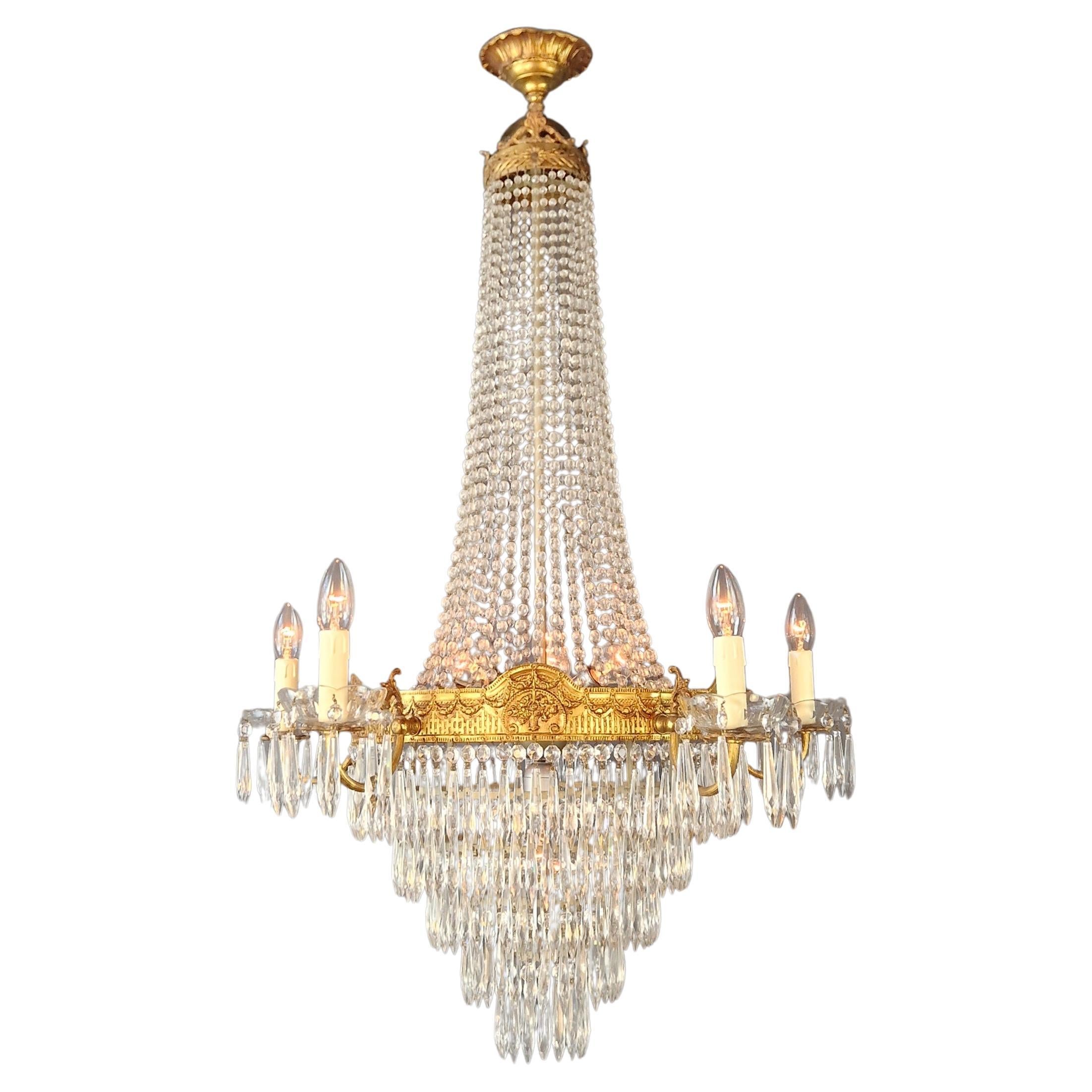 Antico lampadario di cristallo Impero Perline di cristallo a più livelli Prismi di cristallo francese in vendita
