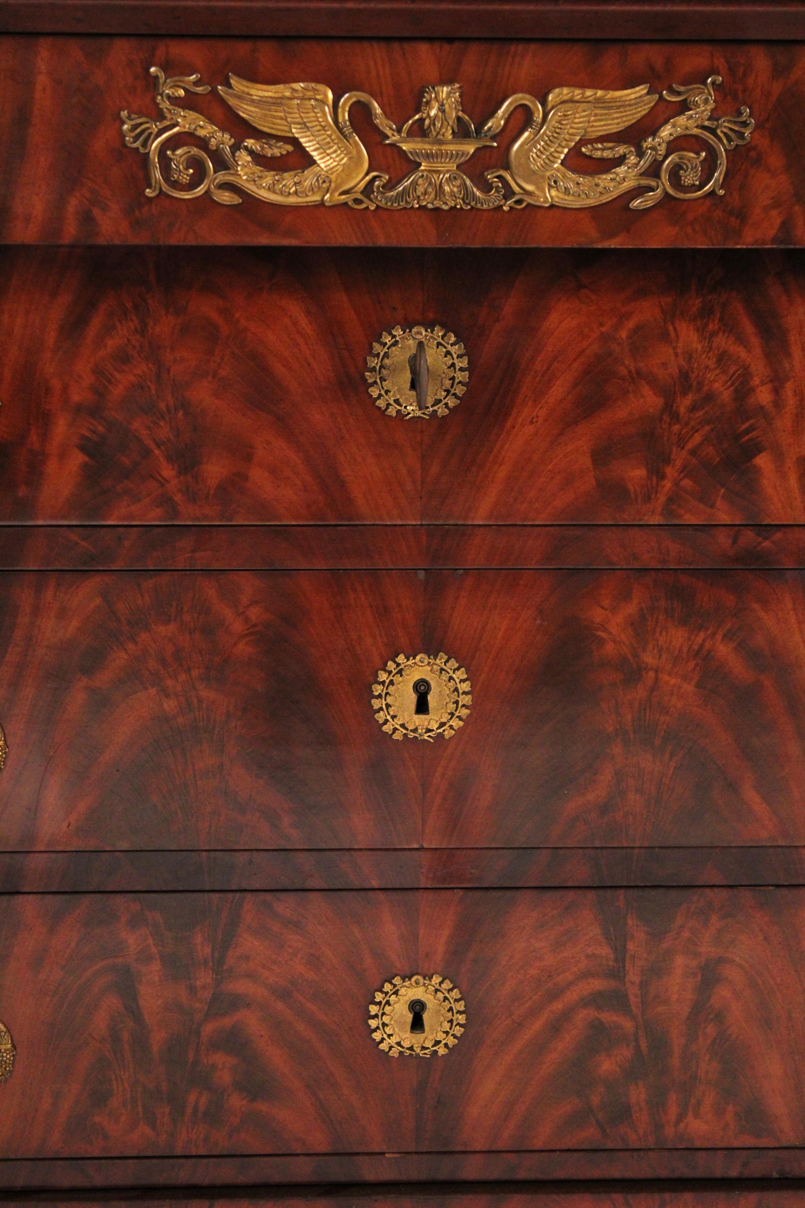 Antique Empire Flame Mahogany Chest Of Drawers For Sale 2
