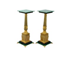 Antike Empire-Beistelltische aus vergoldeter Bronze und Malachit mit Sockeln