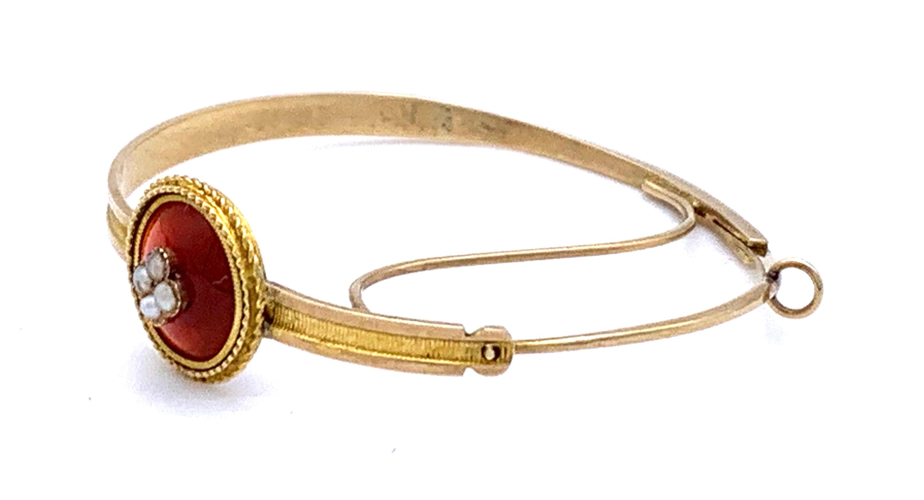 Créoles anciennes style Empire en or 14 carats avec cabochons de cornaline et perles orientales  Pour femmes en vente