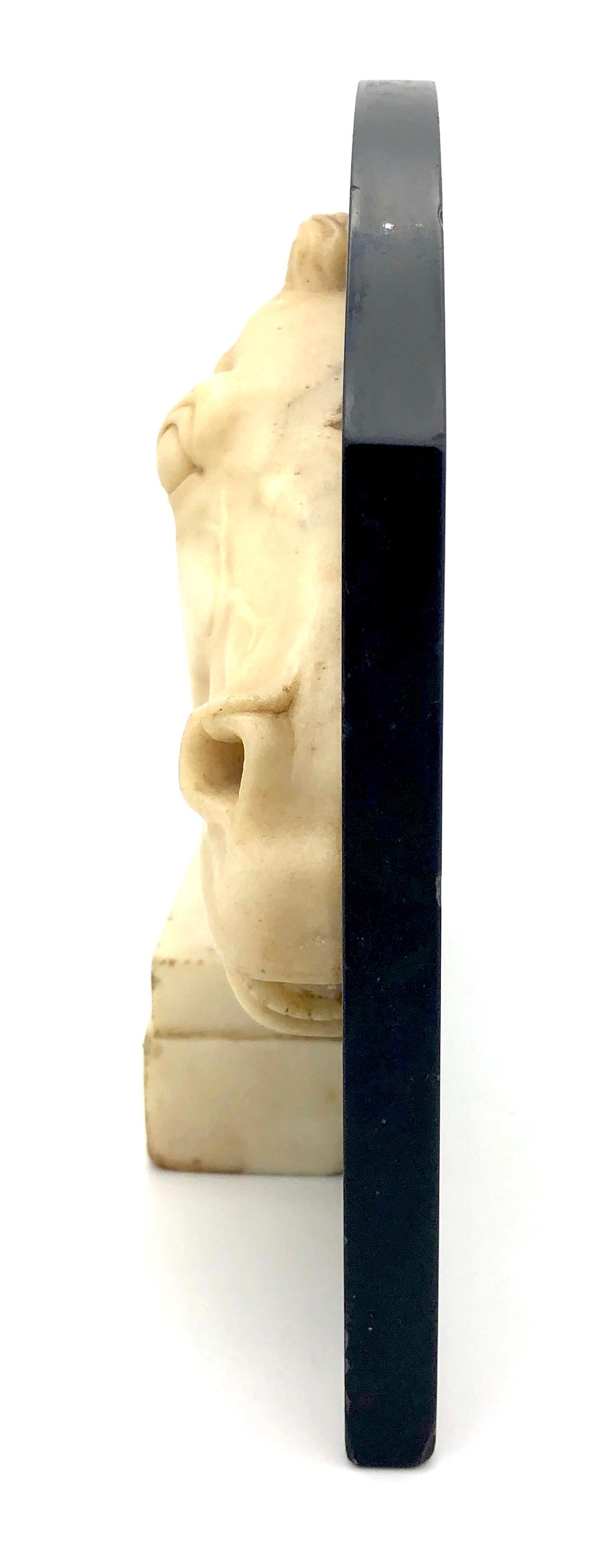 Ancienne sculpture de tête de cheval Empire Italie Gran Tour en marbre en relief Granite en vente 3