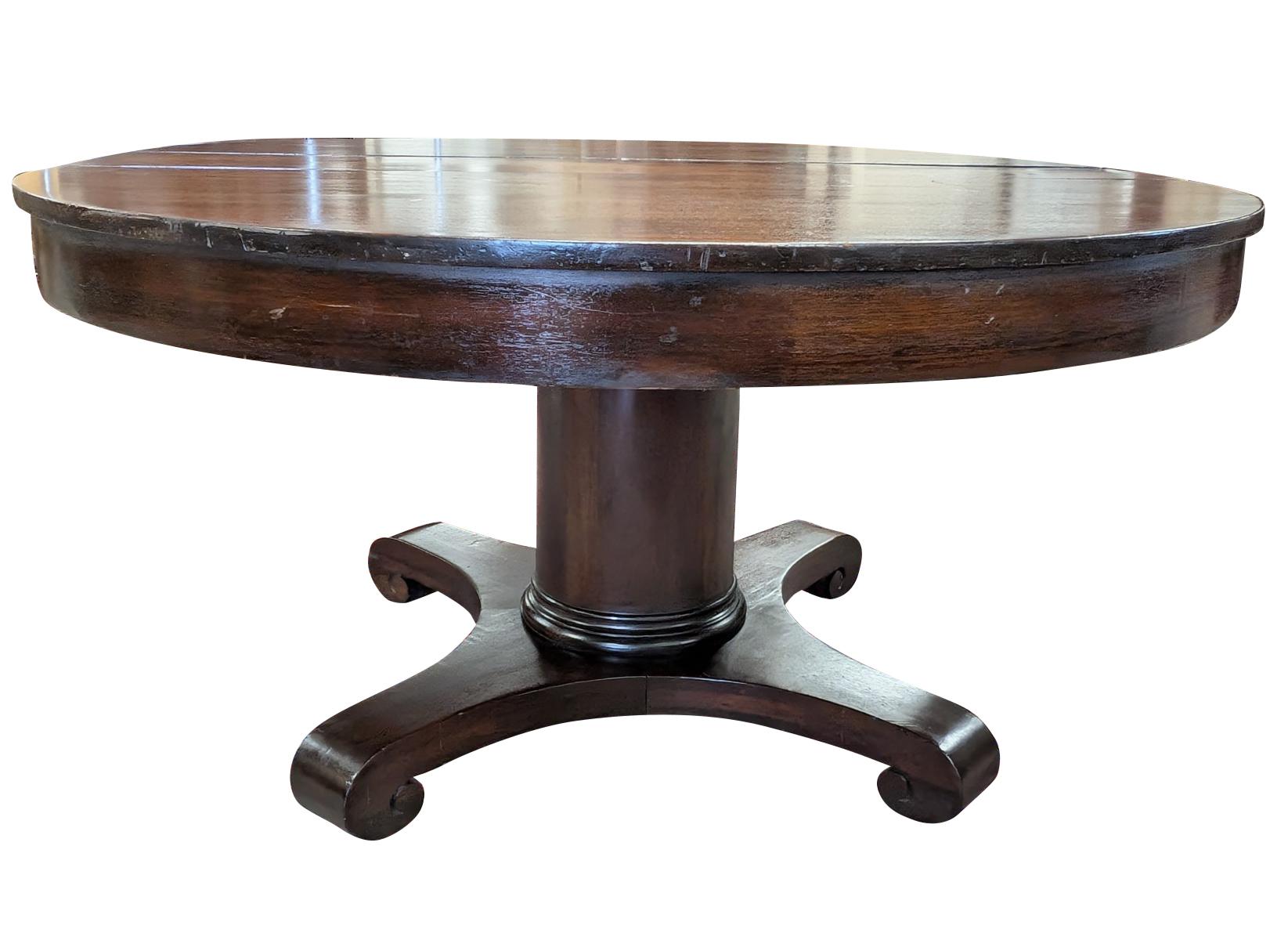 Ancienne table à manger Empire en acajou, ronde, ovale Bon état - En vente à Oakwood, GA