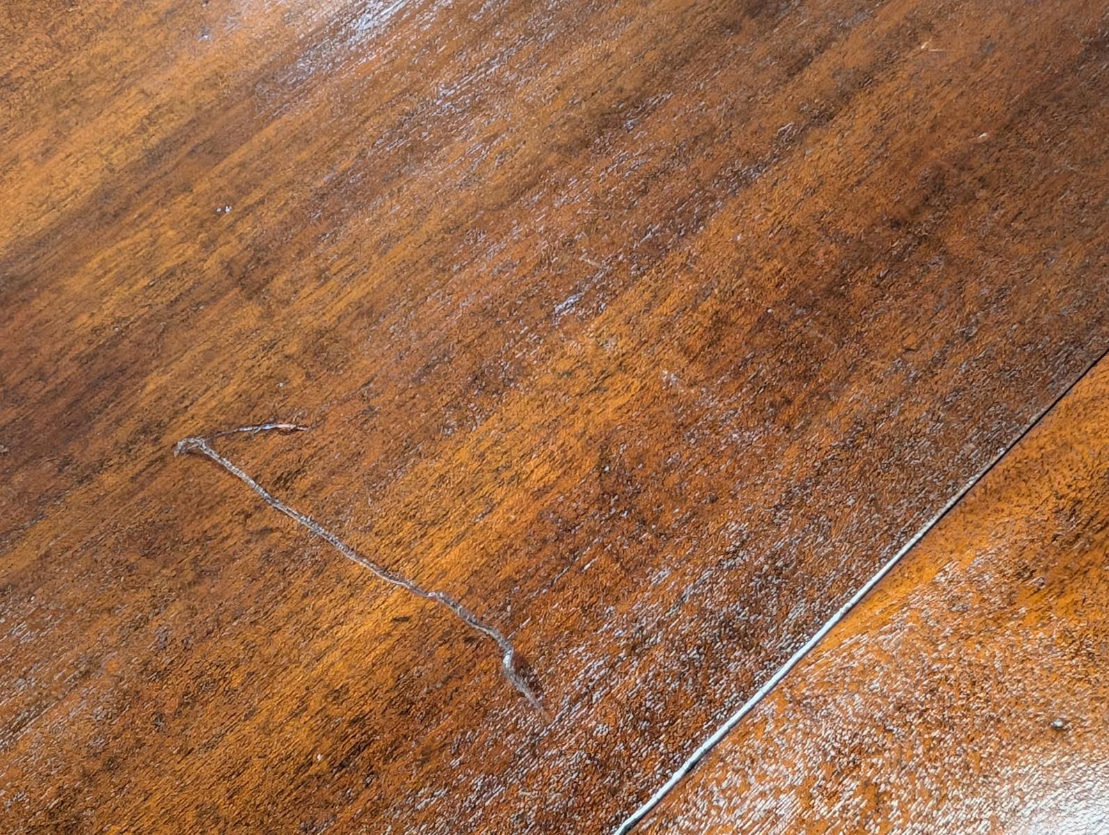 XIXe siècle Ancienne table à manger Empire en acajou, ronde, ovale en vente