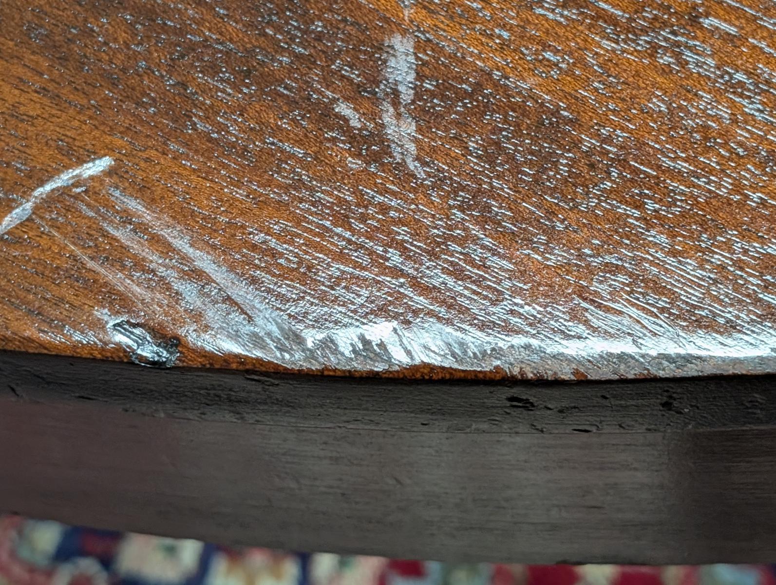 Ancienne table à manger Empire en acajou, ronde, ovale en vente 1