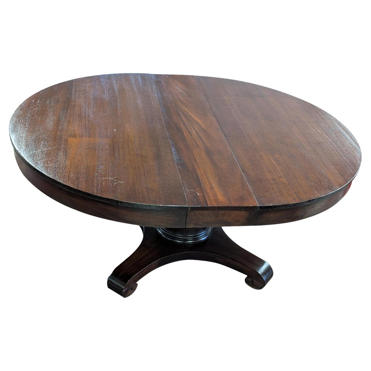 Ancienne table à manger Empire en acajou, ronde, ovale en vente