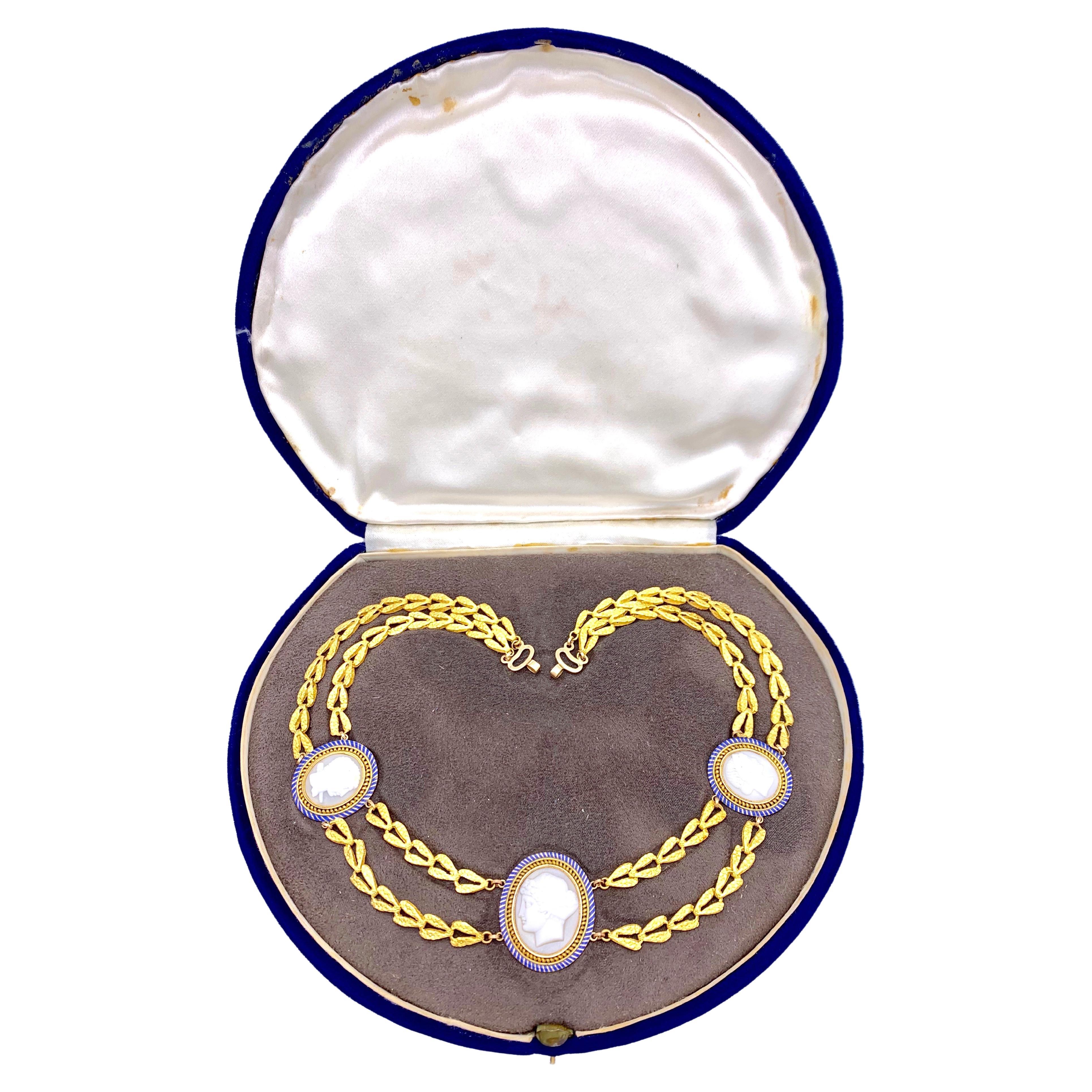 Antike Empire-Halskette aus 18 Karat Gold mit Muschelkamee und polychromer Emaille