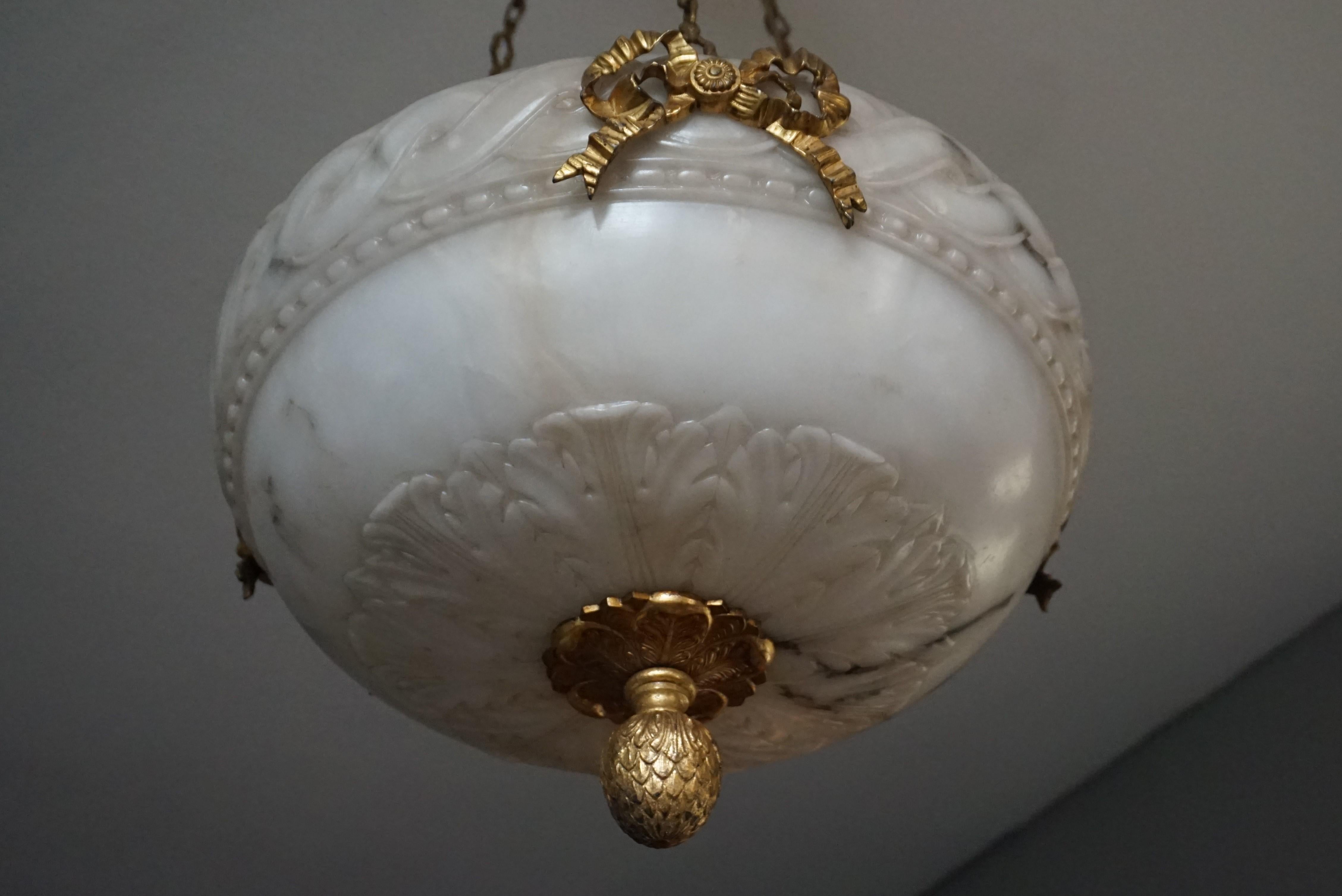 Antique Empire Revival Alabaster & Gilt Bronze Pendant Chandelier w. Rams Heads In Good Condition In Lisse, NL