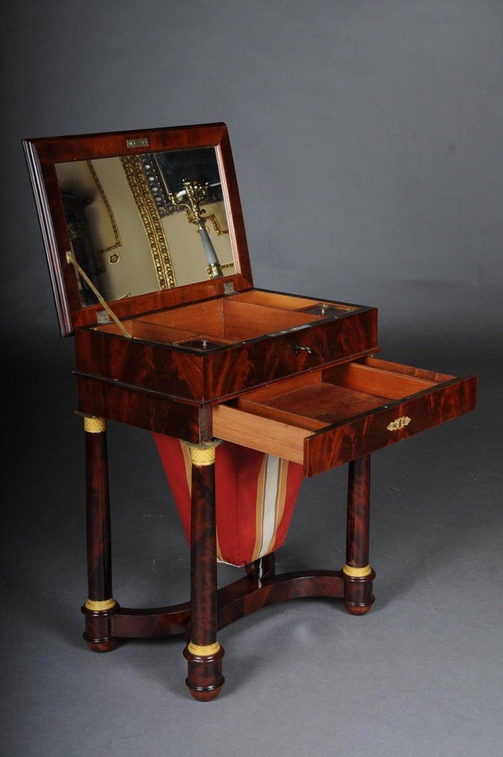 Antiker Empire-Nähtisch, Paris, um 1810 im Angebot 1