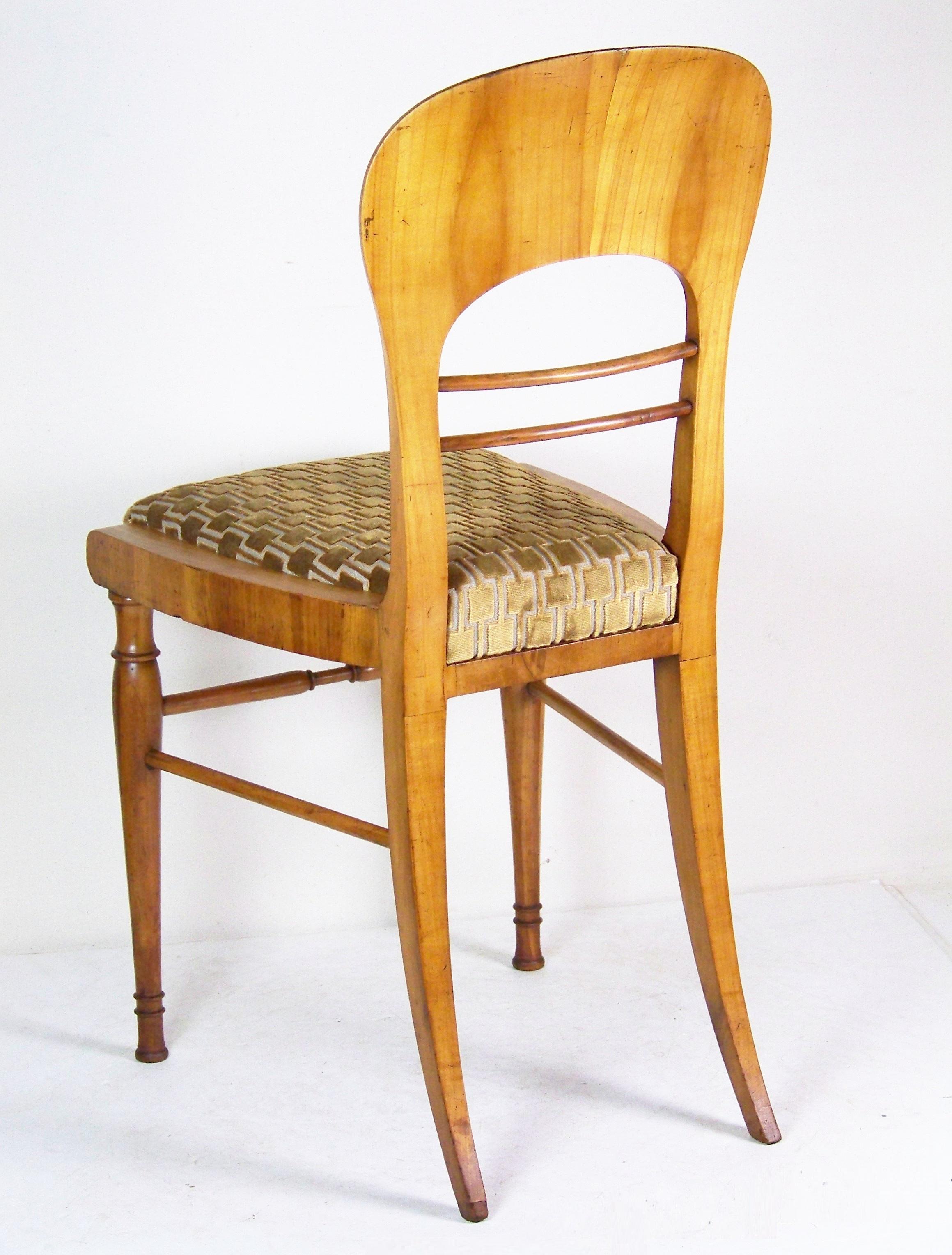 Very good original condition with new cover fabric. Solid and compact. Perfectly cleaned and polished with shellac.