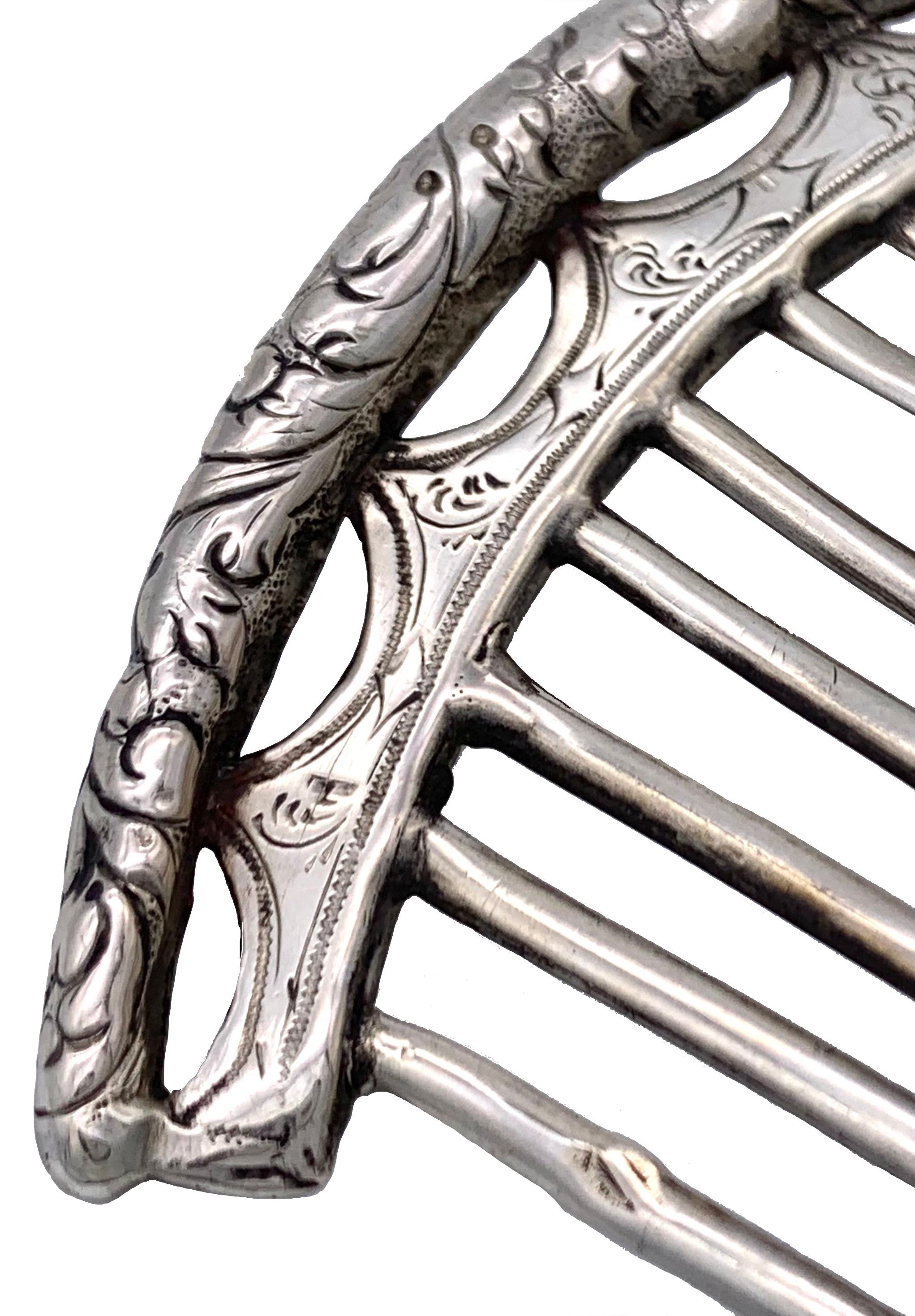 Peigne à cheveux français Empire en argent ancien Bon état à Munich, Bavaria