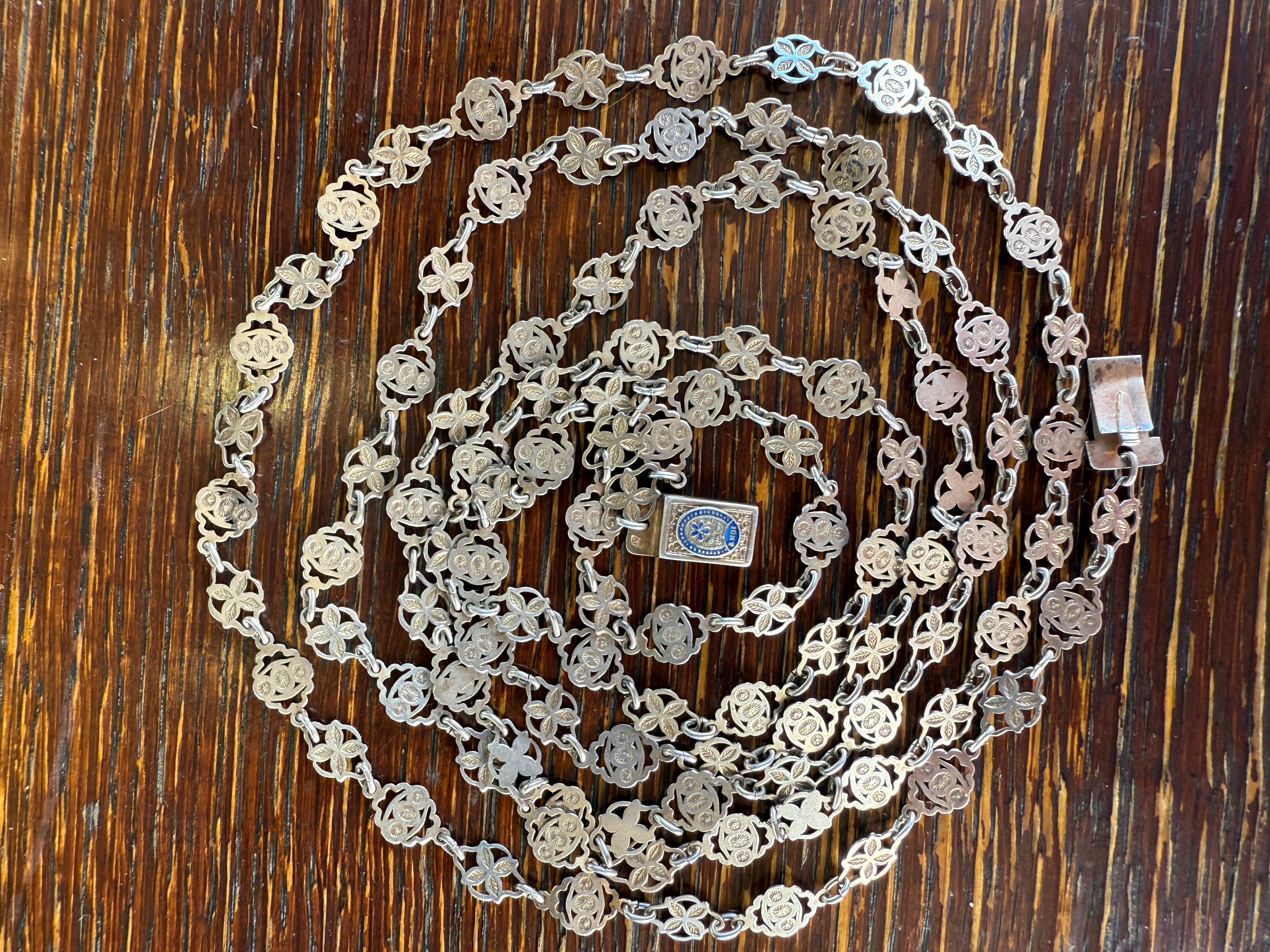 Antique Empire Silver Long Guard Chain Pansy Pensez à Moi Sentimental Jewellery en venta 2