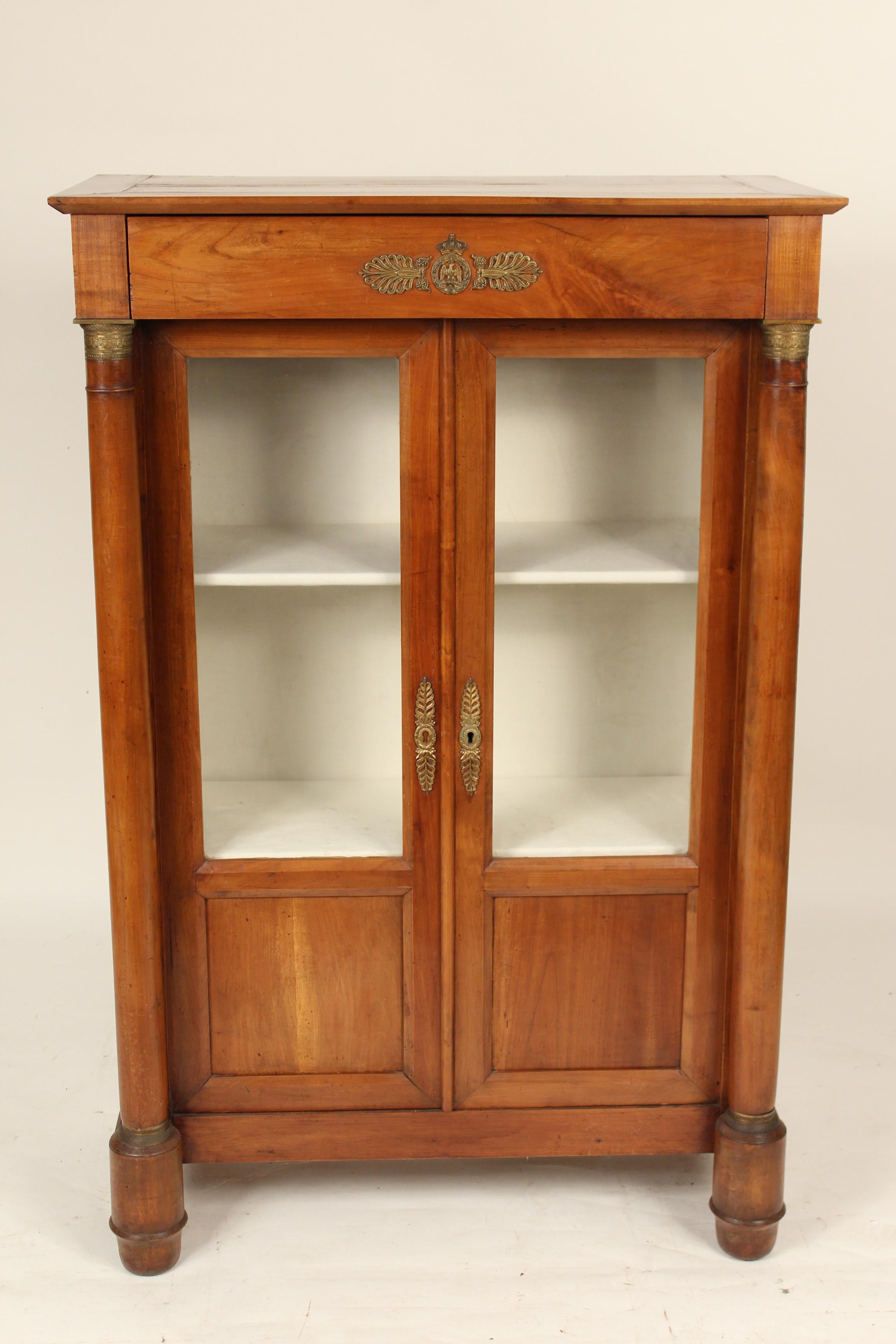 Antique Empire style beech wood and mahogany bookcase / display cabinet with brass hardware, late 19th century.