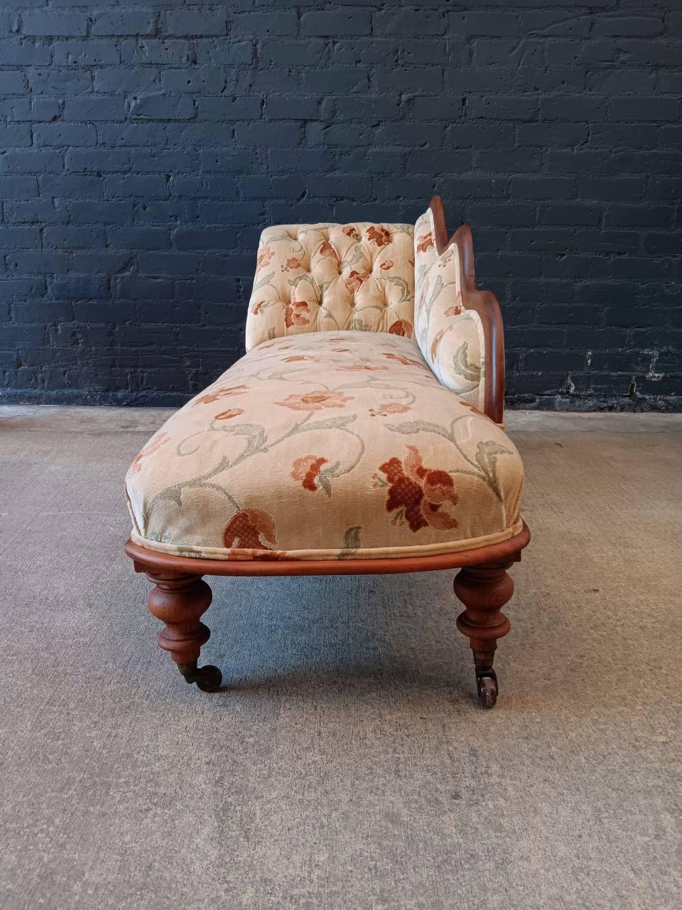 Antique Empire Style Chaise Lounge In Good Condition In Los Angeles, CA
