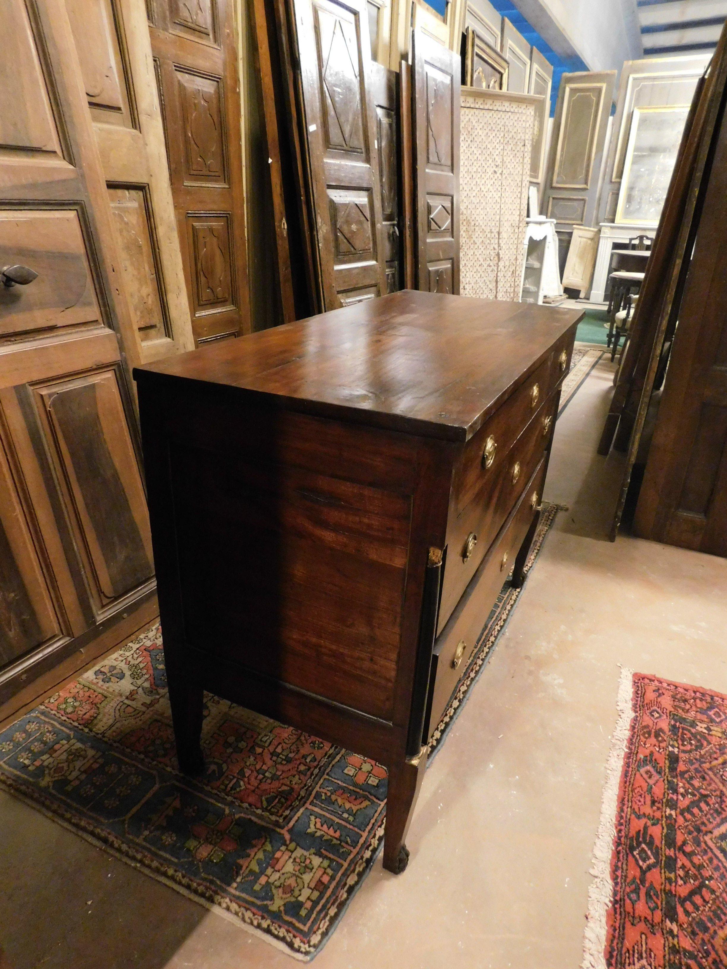 Antique Empire Style Chest of Drawers in Walnut with Columns, Early 19th Century In Good Condition In Cuneo, Italy (CN)