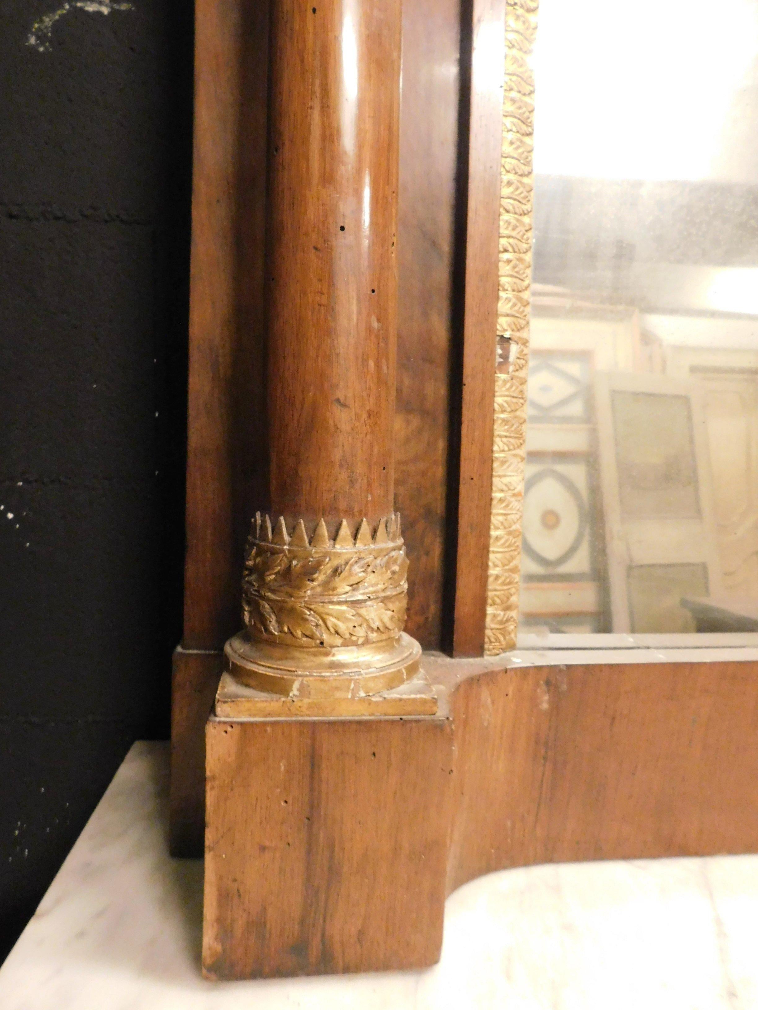 Antiker Konsolentisch im Empire-Stil aus Nussbaumholz mit Originalspiegel, 19. Jahrhundert im Zustand „Gut“ im Angebot in Cuneo, Italy (CN)