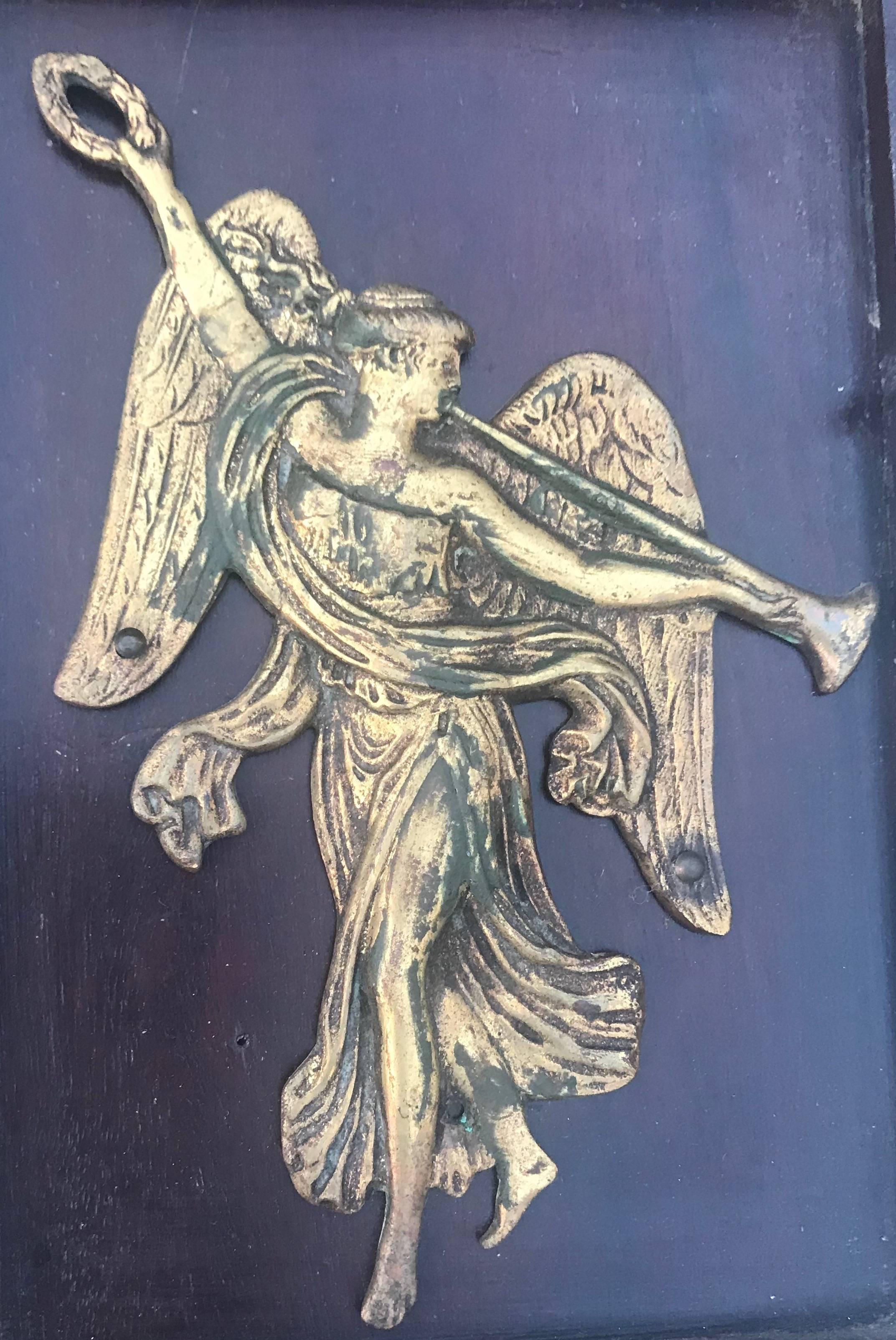 Cornice da parete artigianale in stile impero con ornamenti figurativi in bronzo in vendita 3