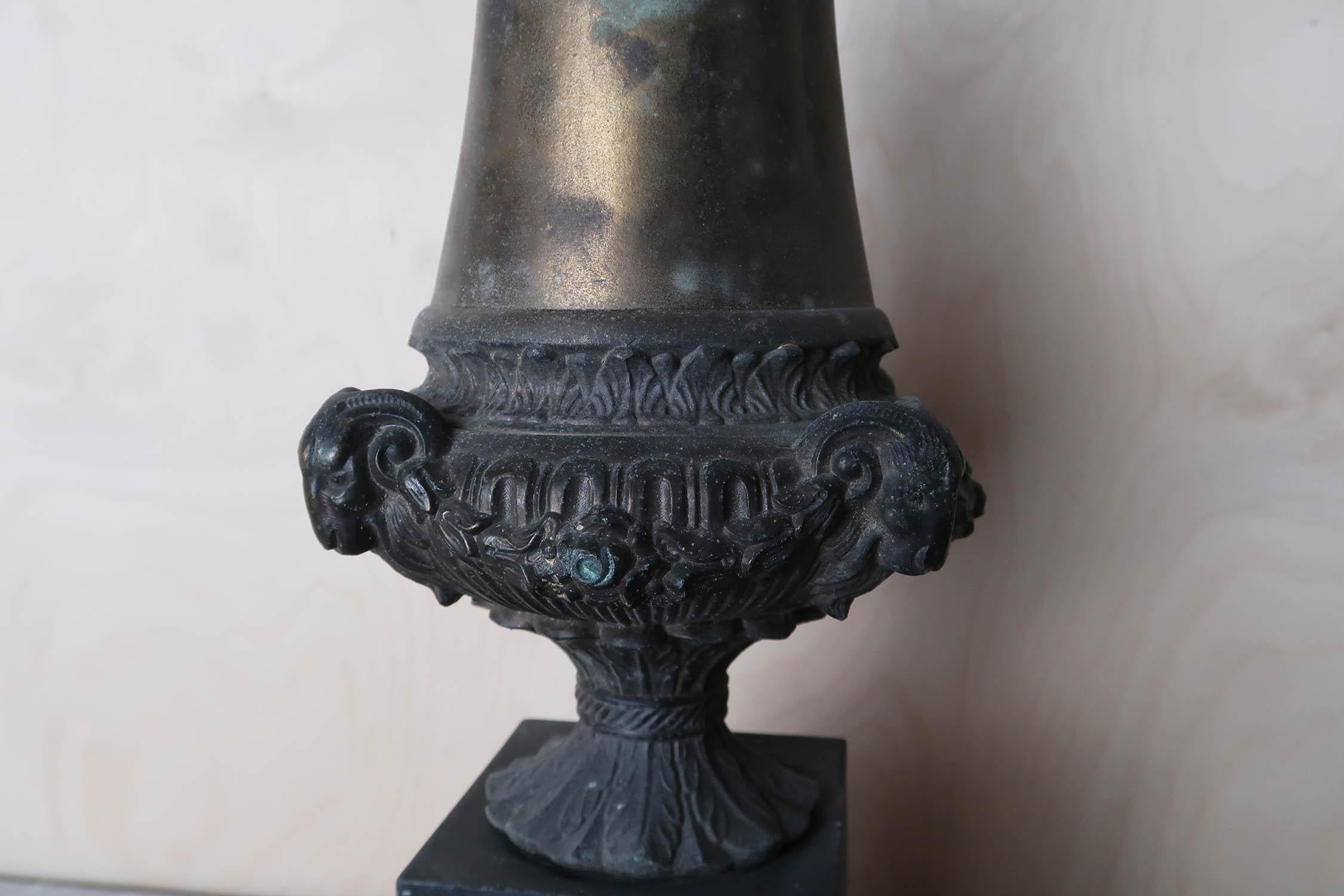 Lampe de table ancienne en zinc brut de style Empire. Français C.C. Bon état - En vente à St Annes, Lancashire