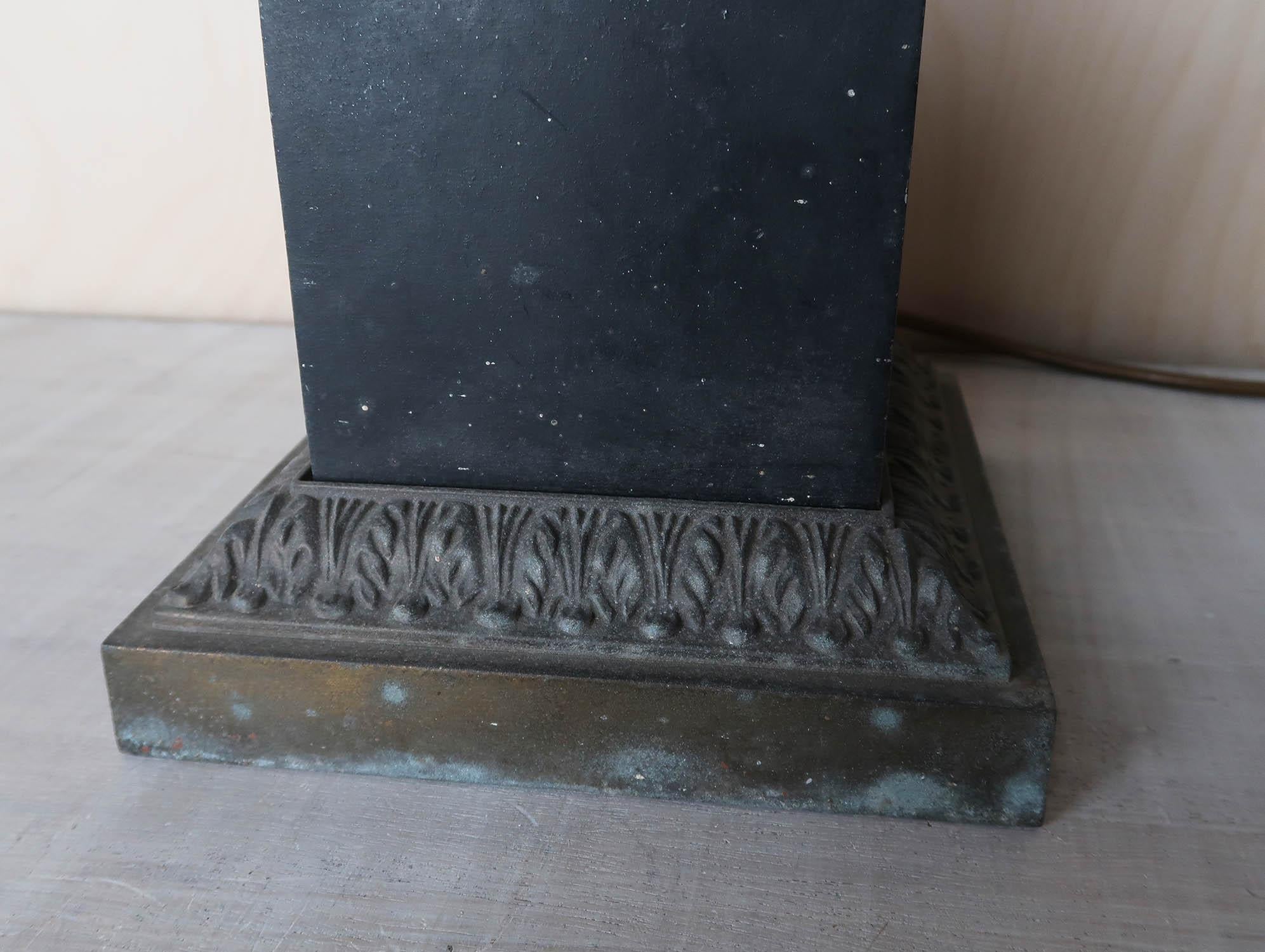 Lampe de table ancienne en zinc brut de style Empire. Français C.C. en vente 2