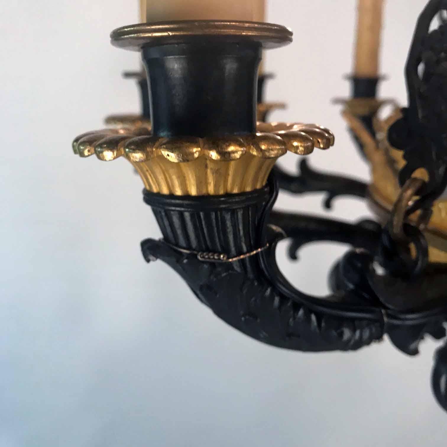 Lustre ancien de style Empire à douze lumières en bronze doré en vente 2
