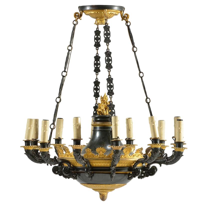 Antiker Kronleuchter im Empire-Stil mit zwölf Leuchten aus vergoldeter Bronze