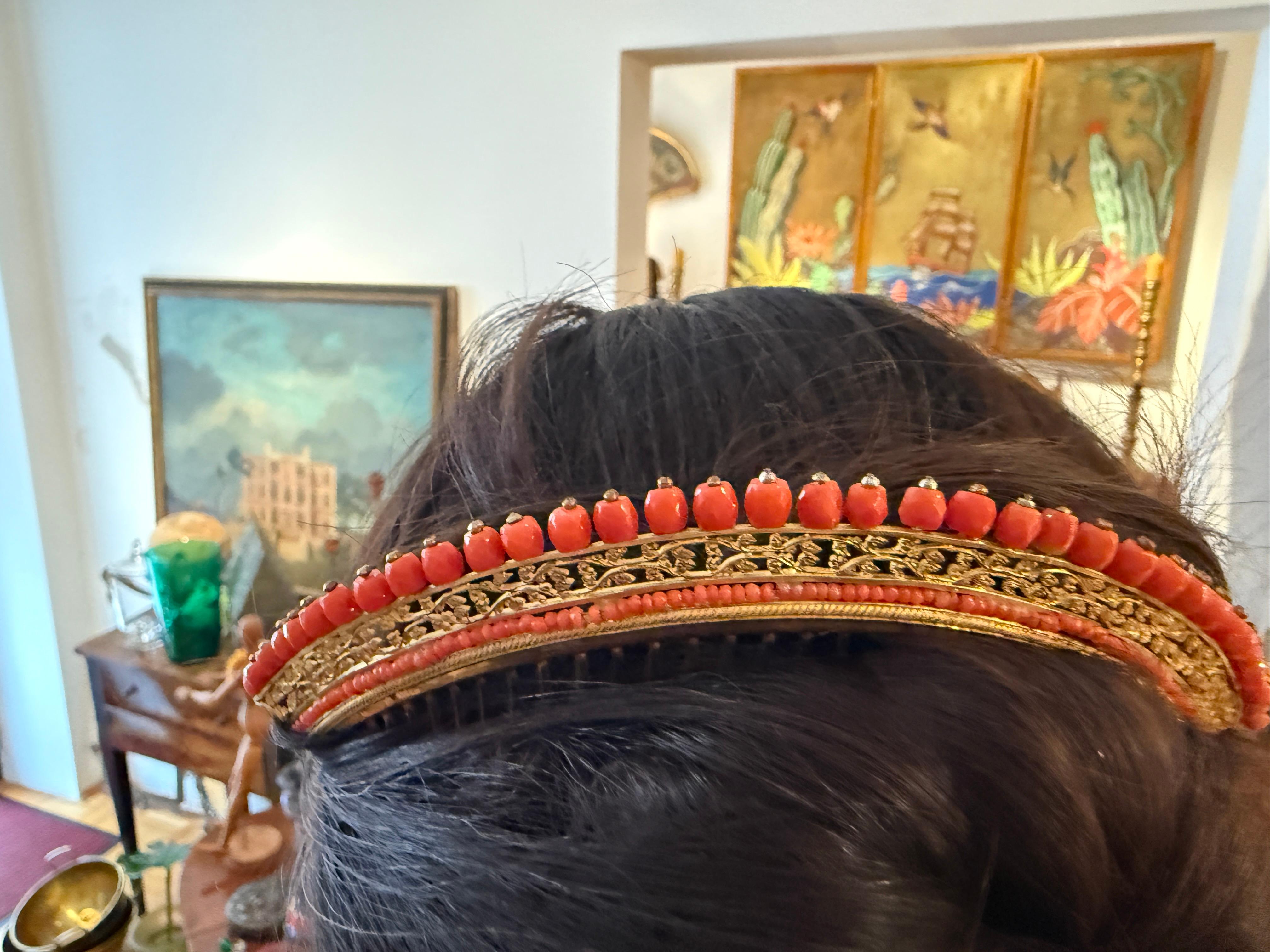 Antiker Empire Tiara Kammkopf-Verzierung Korallenlium-Rurum  Feuervergoldetes Metall im Angebot 2