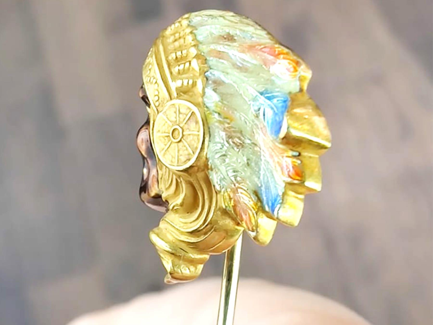 Antique Enamel and 15 Carat Yellow Gold Indian Chief Tie Pin In Excellent Condition For Sale In Jesmond, Newcastle Upon Tyne