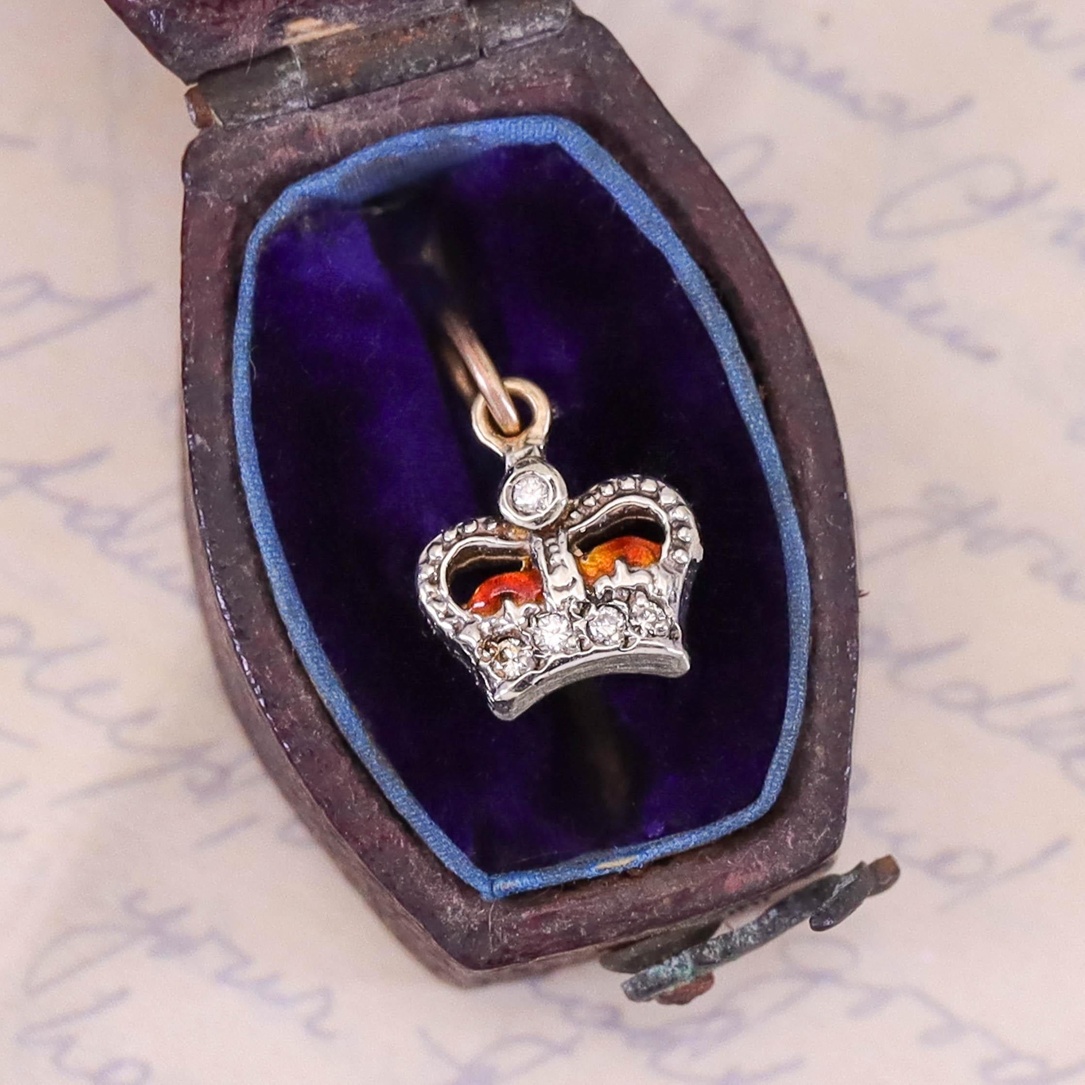 Donna Charme Antiques con smalto e diamanti in oro 9ct in vendita