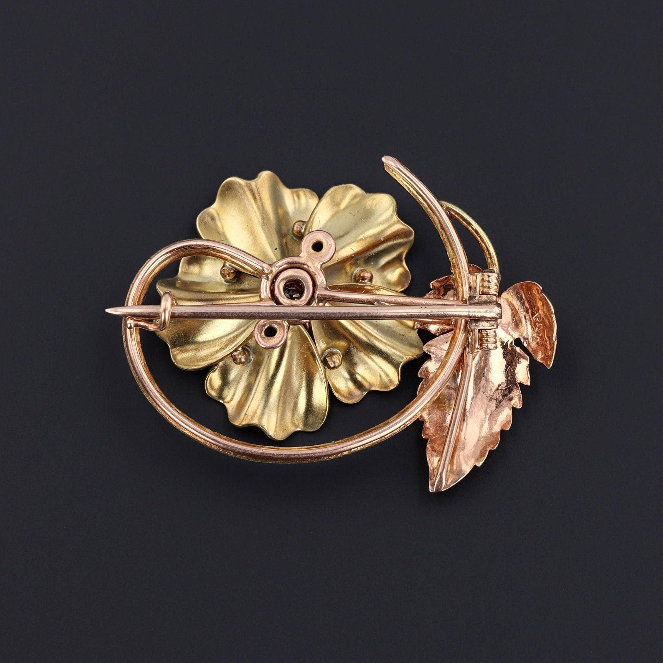 Taglio rotondo Antica spilla a fiore in smalto e diamanti in oro 14k in vendita