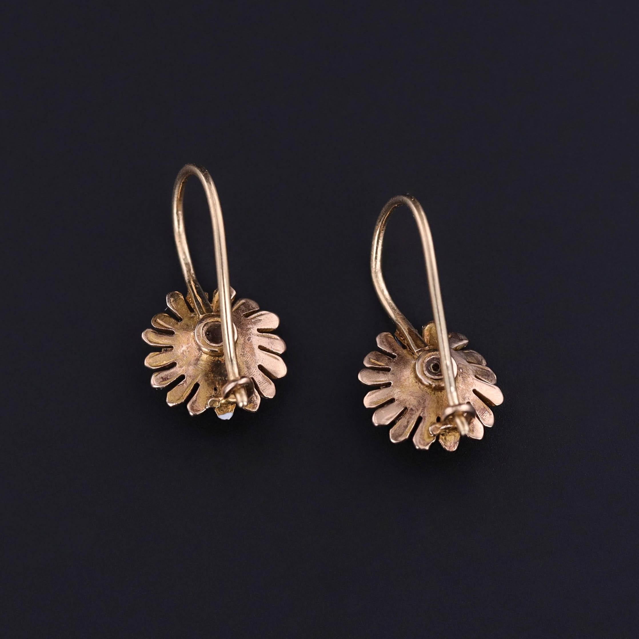 Antike Emaille und Diamant Blume Ohrringe von 14k Gold (Rundschliff) im Angebot