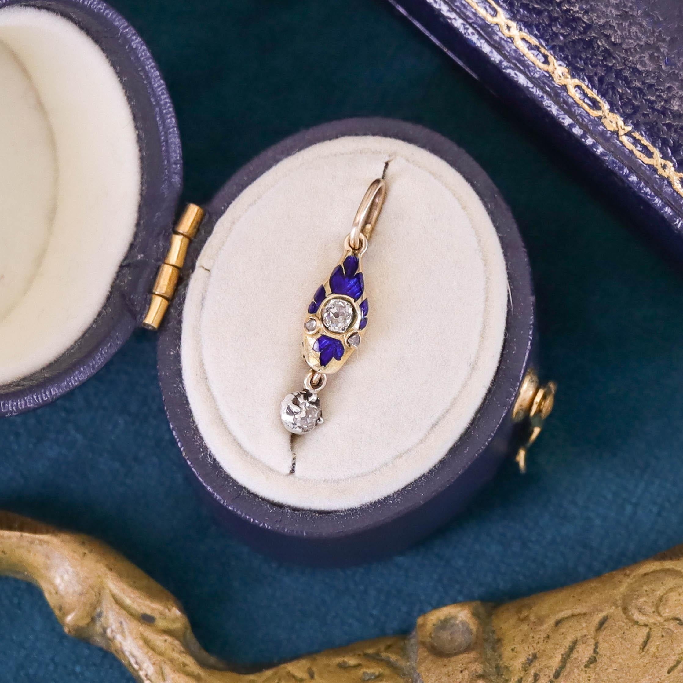 Charme Antiques con smalto e diamanti a forma di serpente in oro 18 ct. In condizioni buone in vendita a Lewisburg, PA