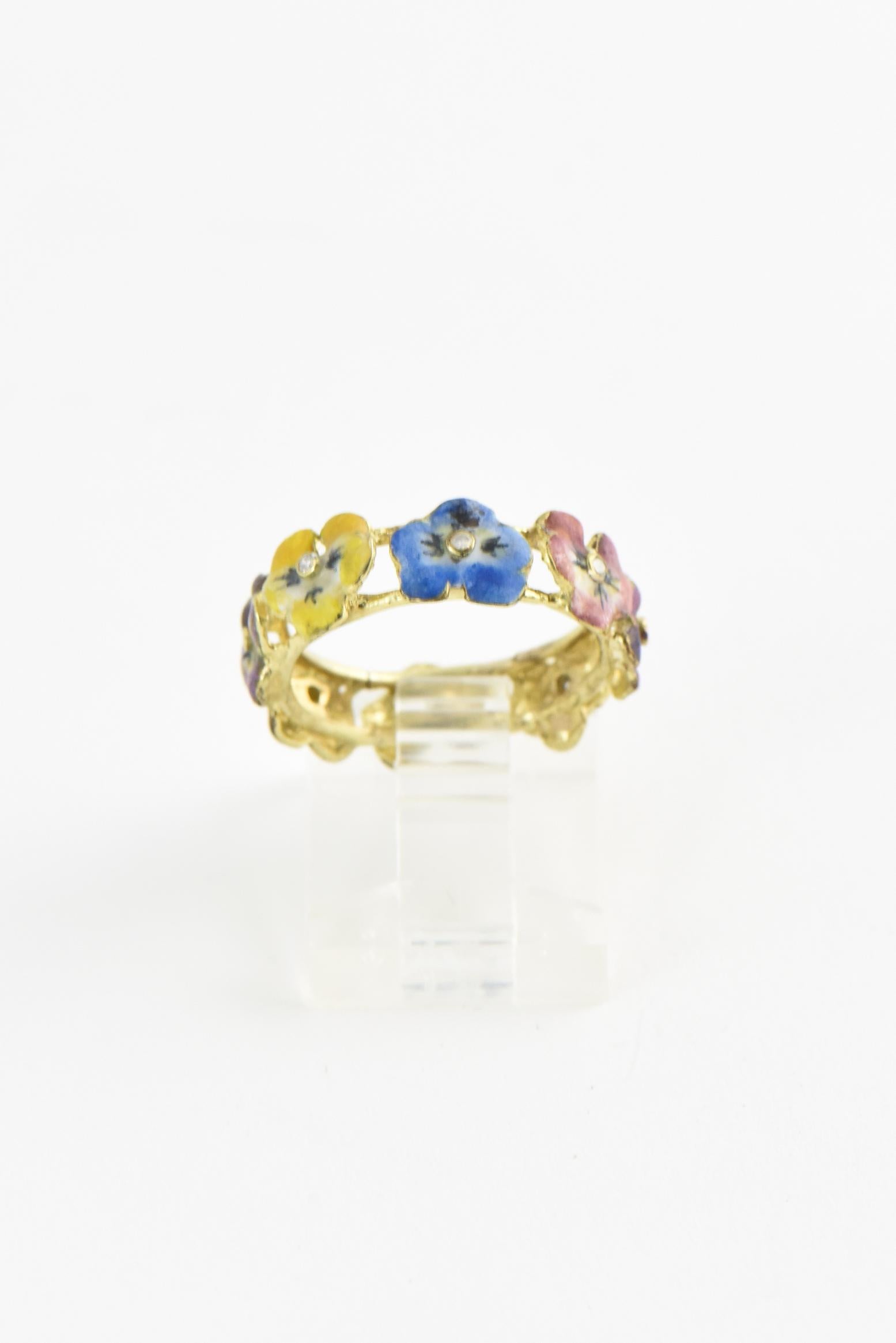 Antique Enamel and Diamond Yellow Gold Pansy Band Ring In Good Condition In Miami Beach, FL