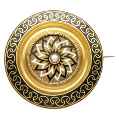 Broche de deuil en émail ancien et perles de rocaille en or jaune