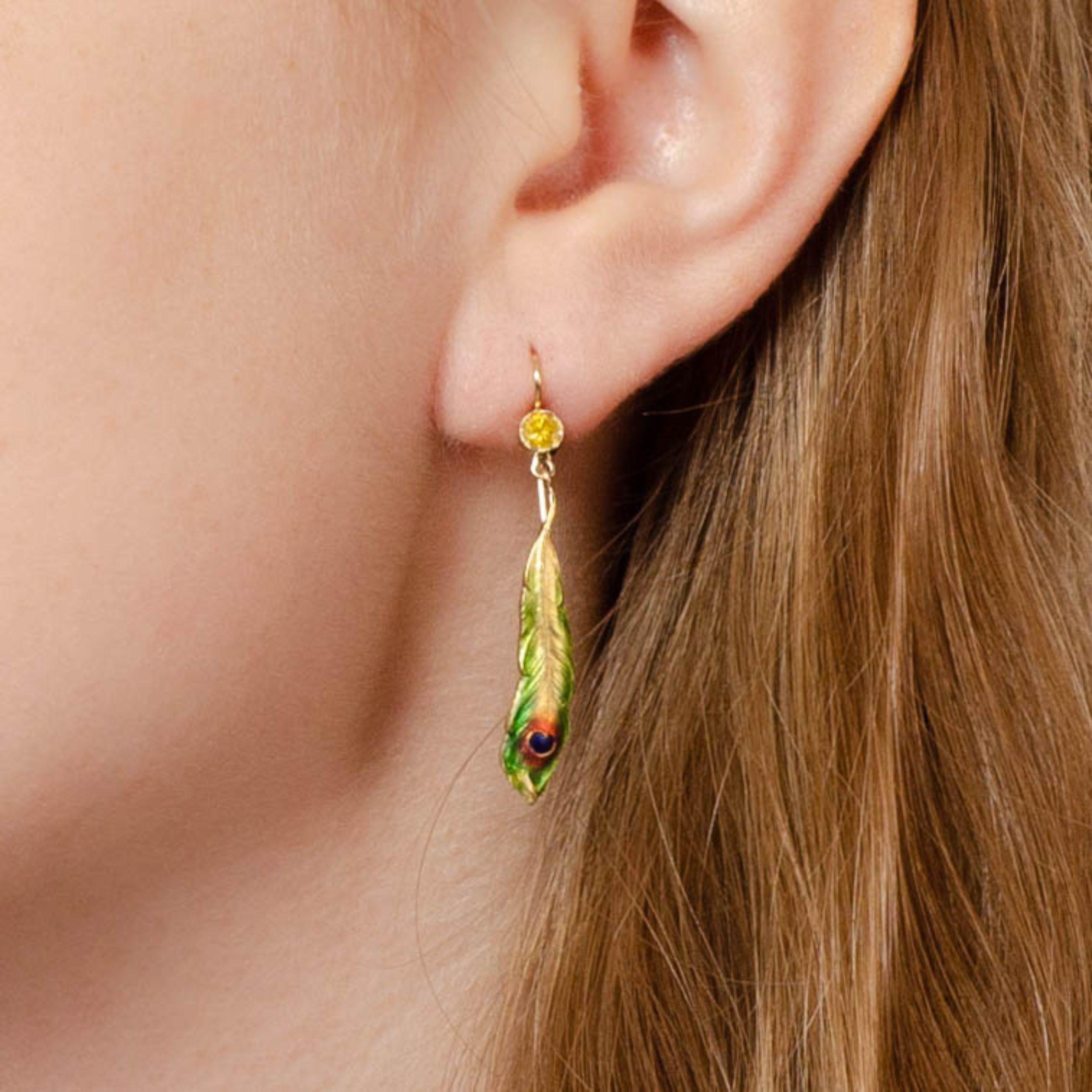Boucles d'oreilles anciennes converties en plumes de paon en or 14 carats, émail et diamants jaunes Pour femmes en vente