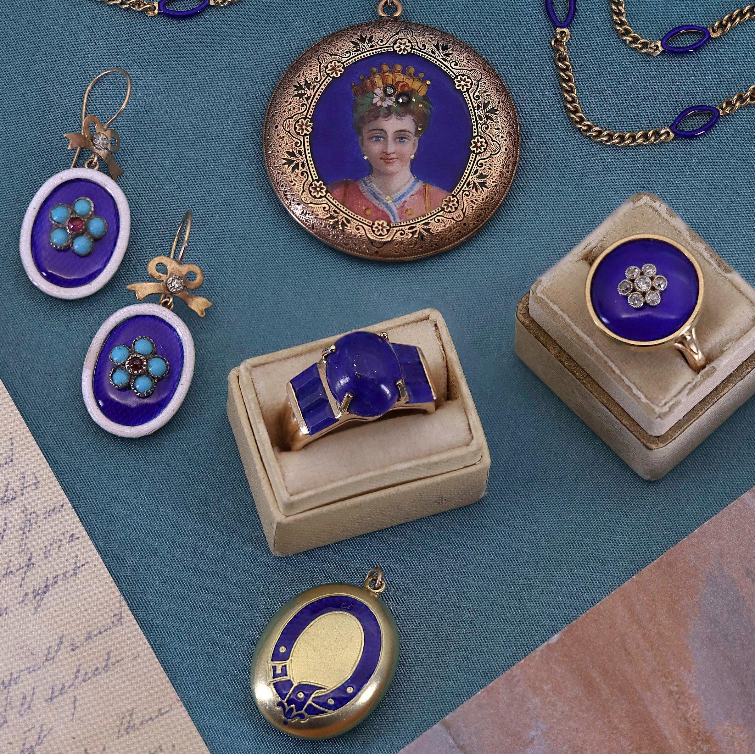 Victorien Pendentif boucle en émail ancien en or 14k en vente