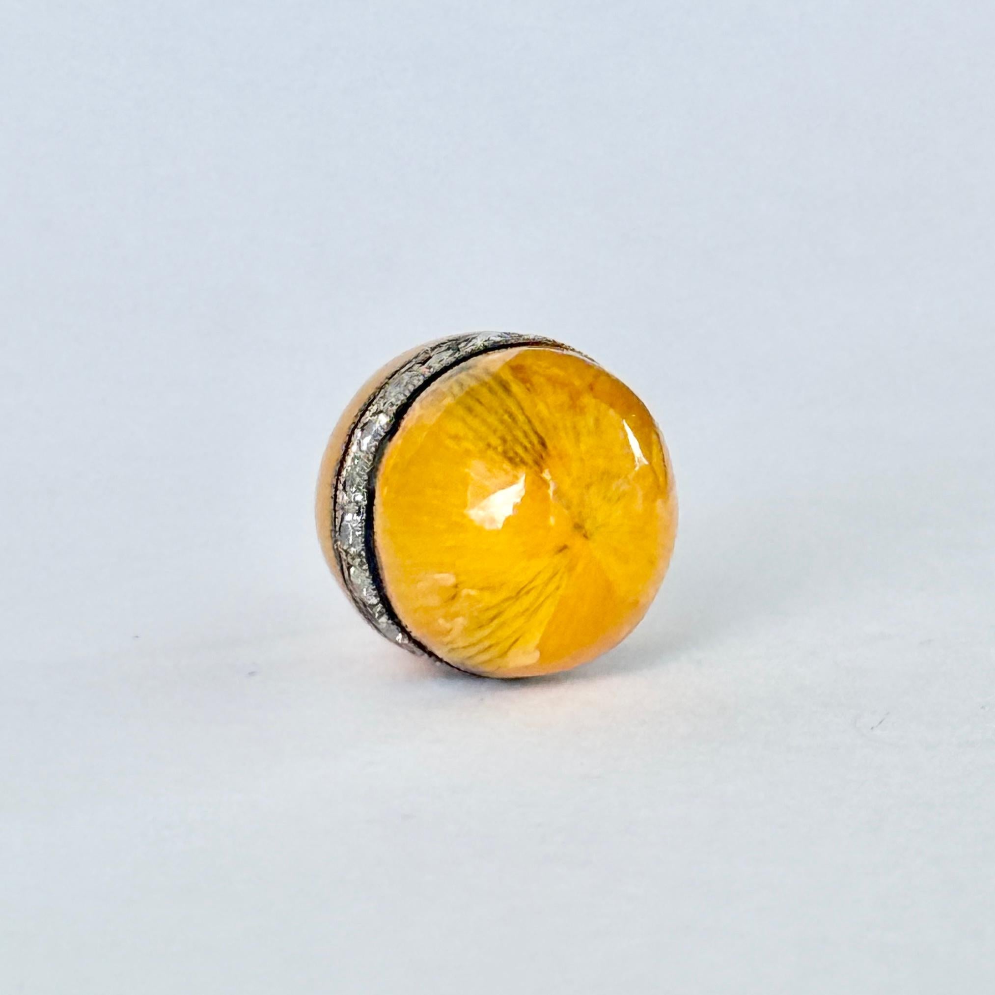 Colgante de huevo antiguo de esmalte, diamantes y oro de 14 quilates Art Decó en venta