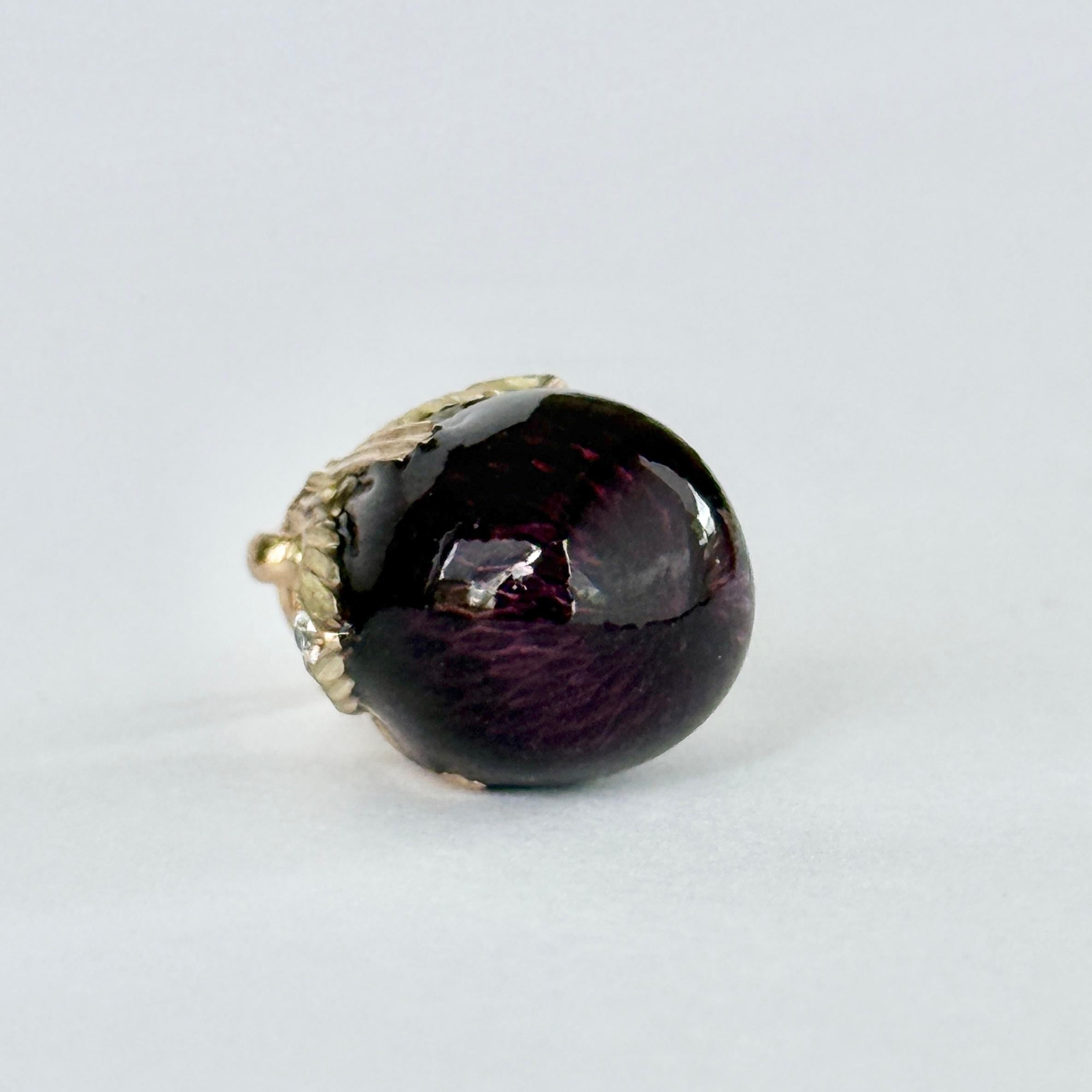 Colgante de huevo antiguo de esmalte, diamantes y oro de 14 quilates Corte redondo en venta